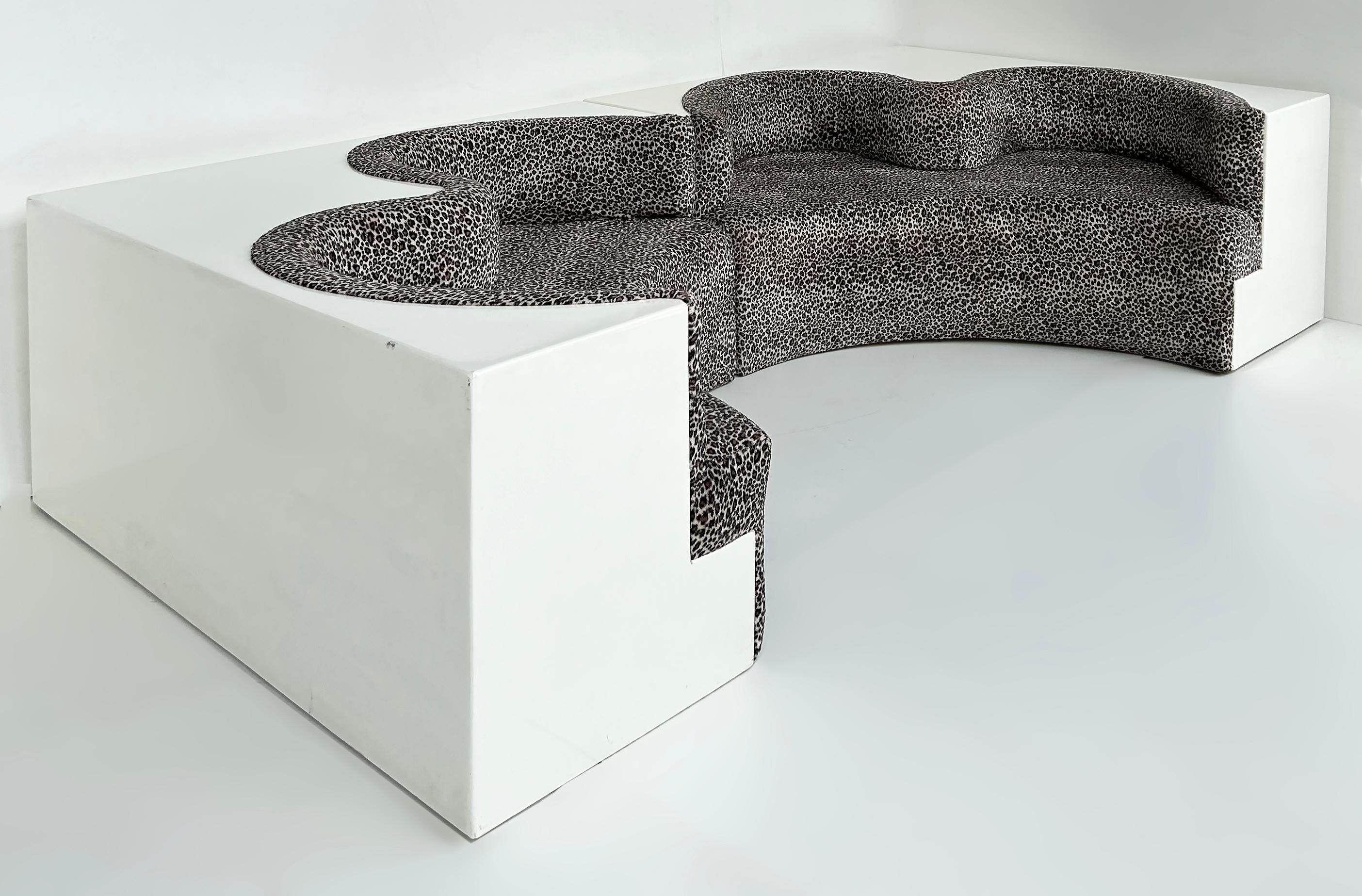 Archizoom Associati Safari Lounge Sofá seccional de 2 piezas de fibra de vidrio, Italia Moderno de mediados de siglo