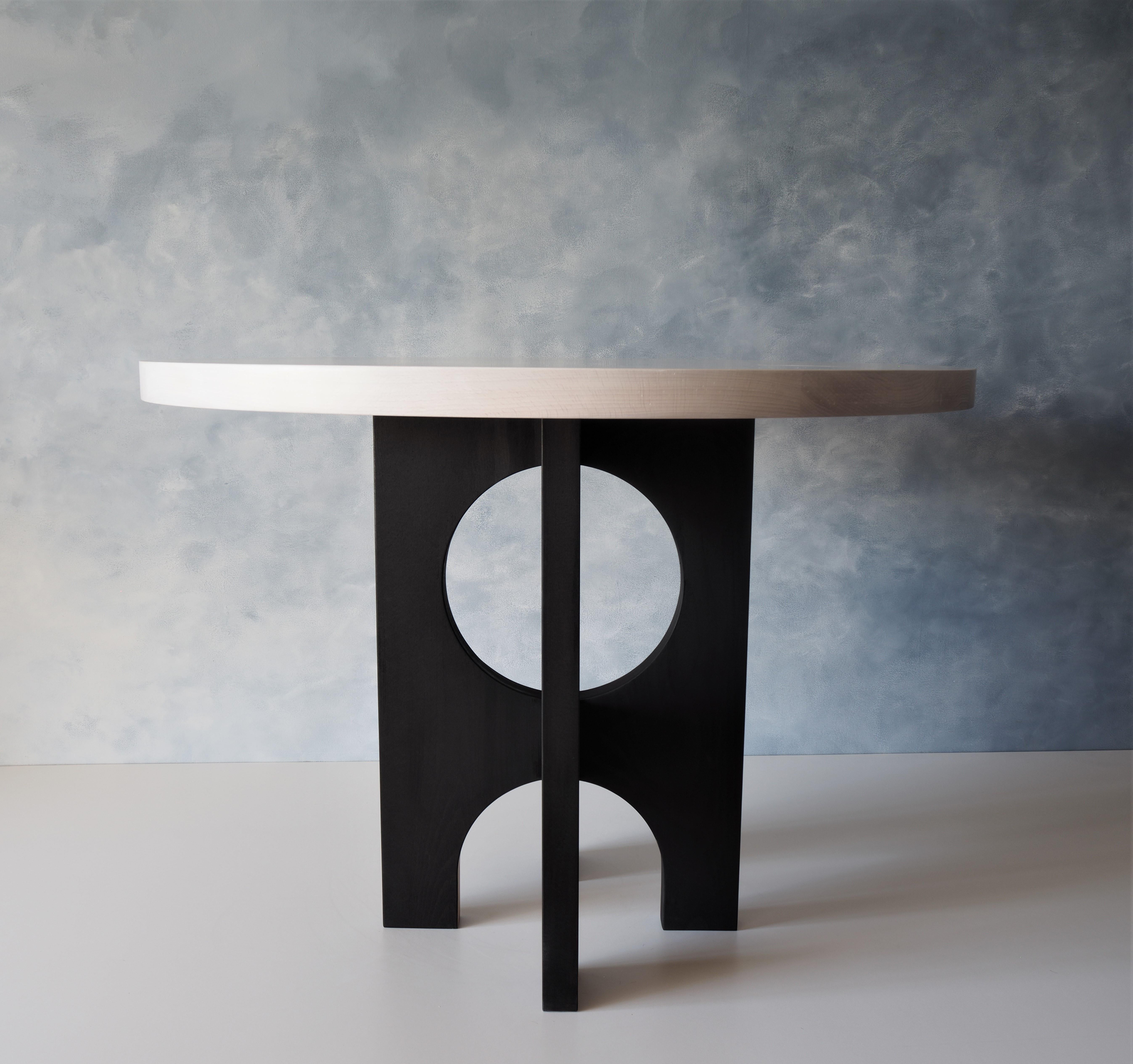 Esstisch mit Bogen, Indien-Tinte, schwarz-weiß gewaschen, MSJ Furniture Studio (Moderne) im Angebot