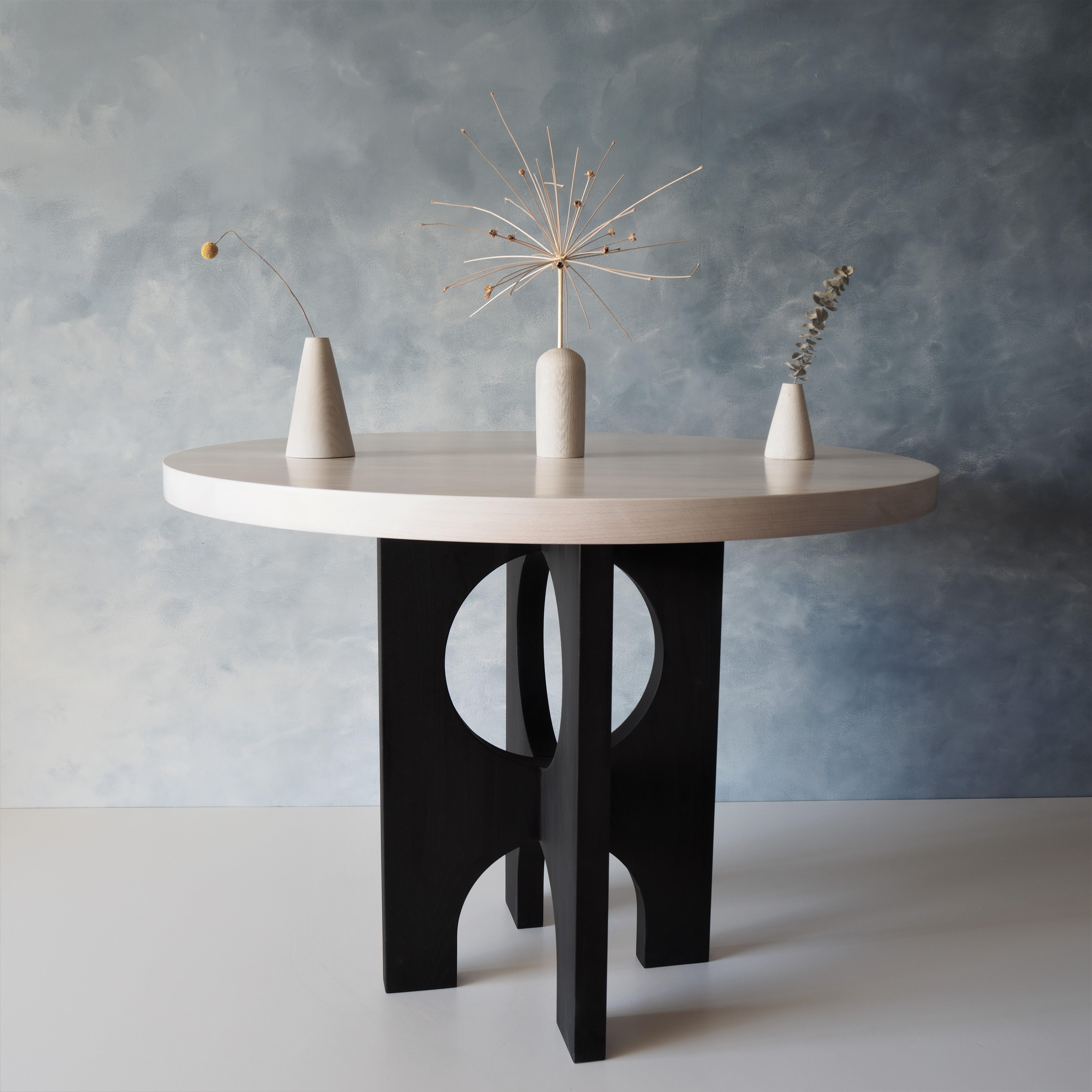 Blanchi Table de salle à manger Archway, encre de Chine lavée à l'encre noire et blanche par MSJ Furniture Studio en vente