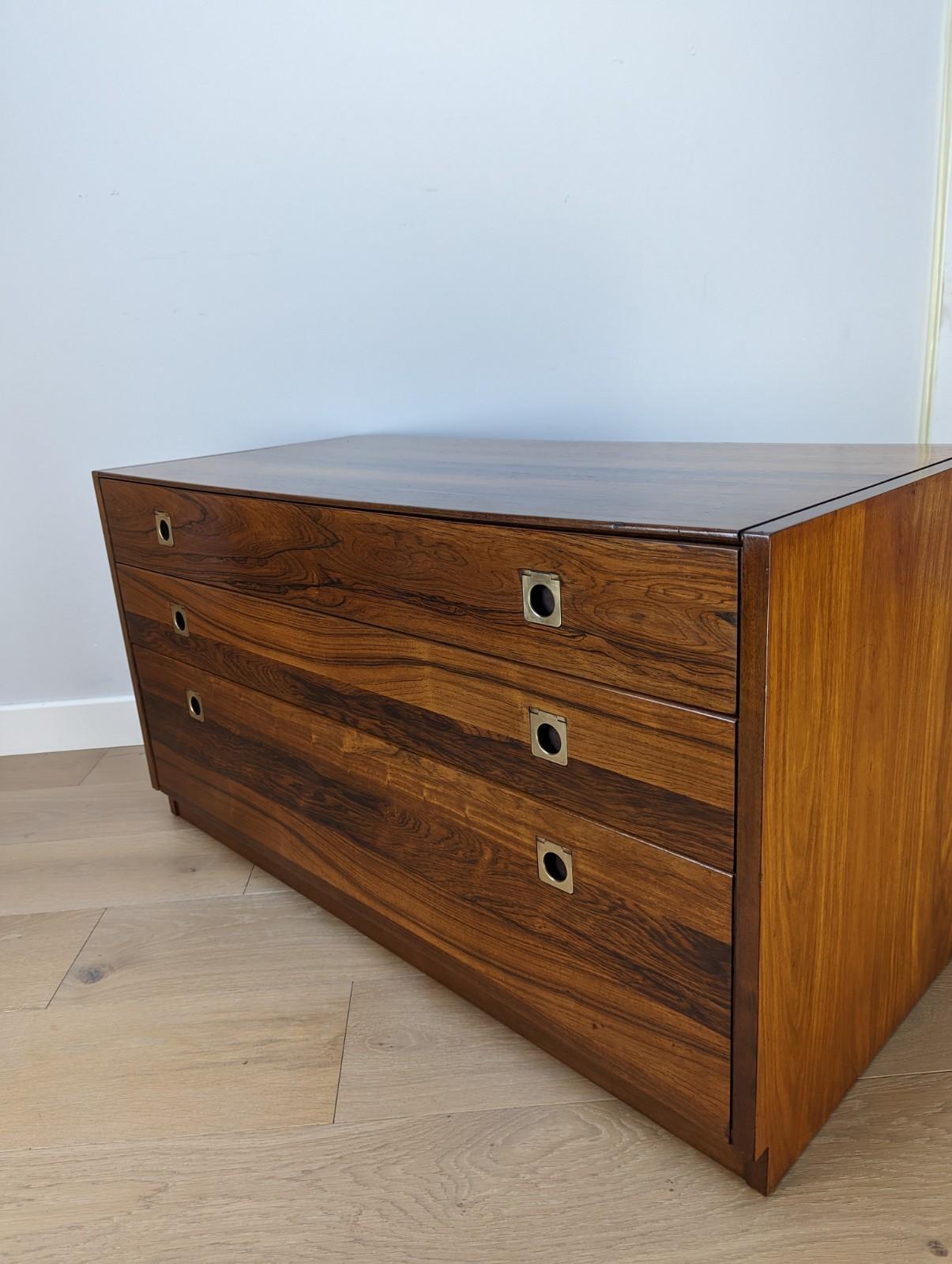 Arcie Shine and Robert Heritage Rosewood Chest of Drawers for Heals of London In Good Condition In Tunbridge Wells, GB