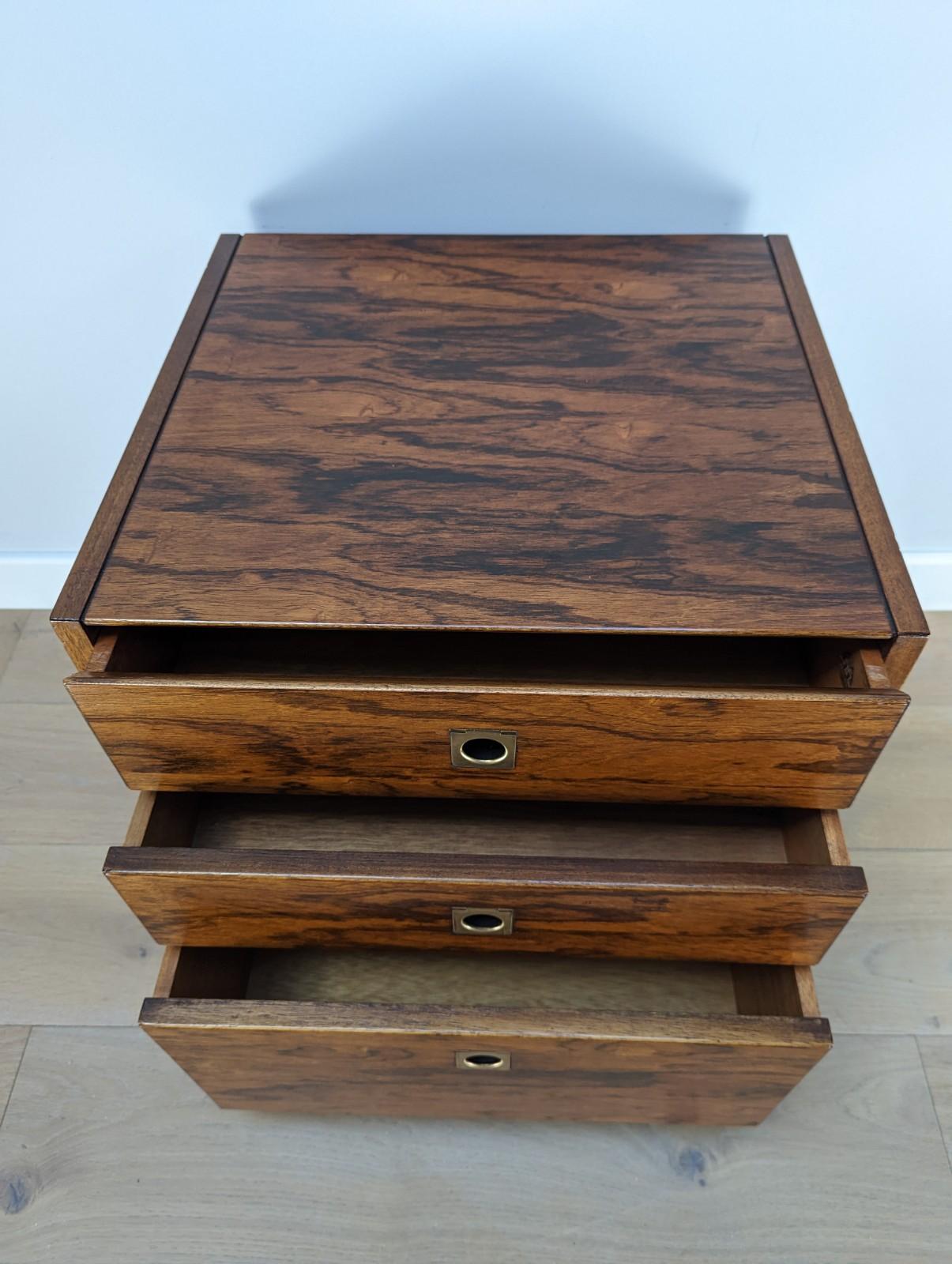 Arcie shine and Robert Heritage Rosewood chest of drawers for Heals of London In Good Condition In Tunbridge Wells, GB