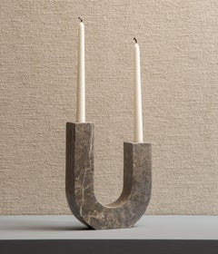 Le porte-bougies Arco en marbre gris