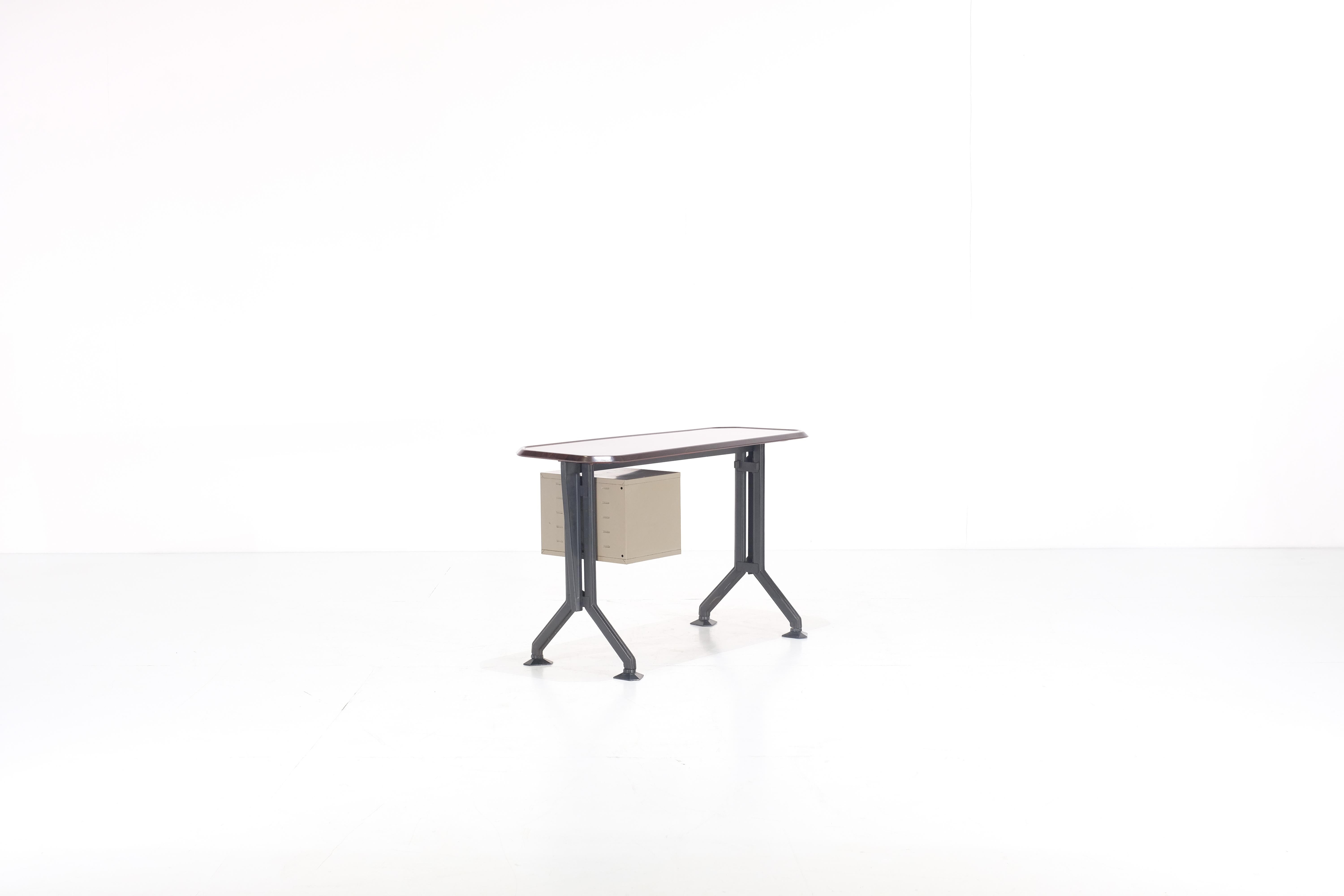 Arco-Schreibtisch von BBPR für Olivetti Synthesis – 1960er Jahre (Mitte des 20. Jahrhunderts) im Angebot