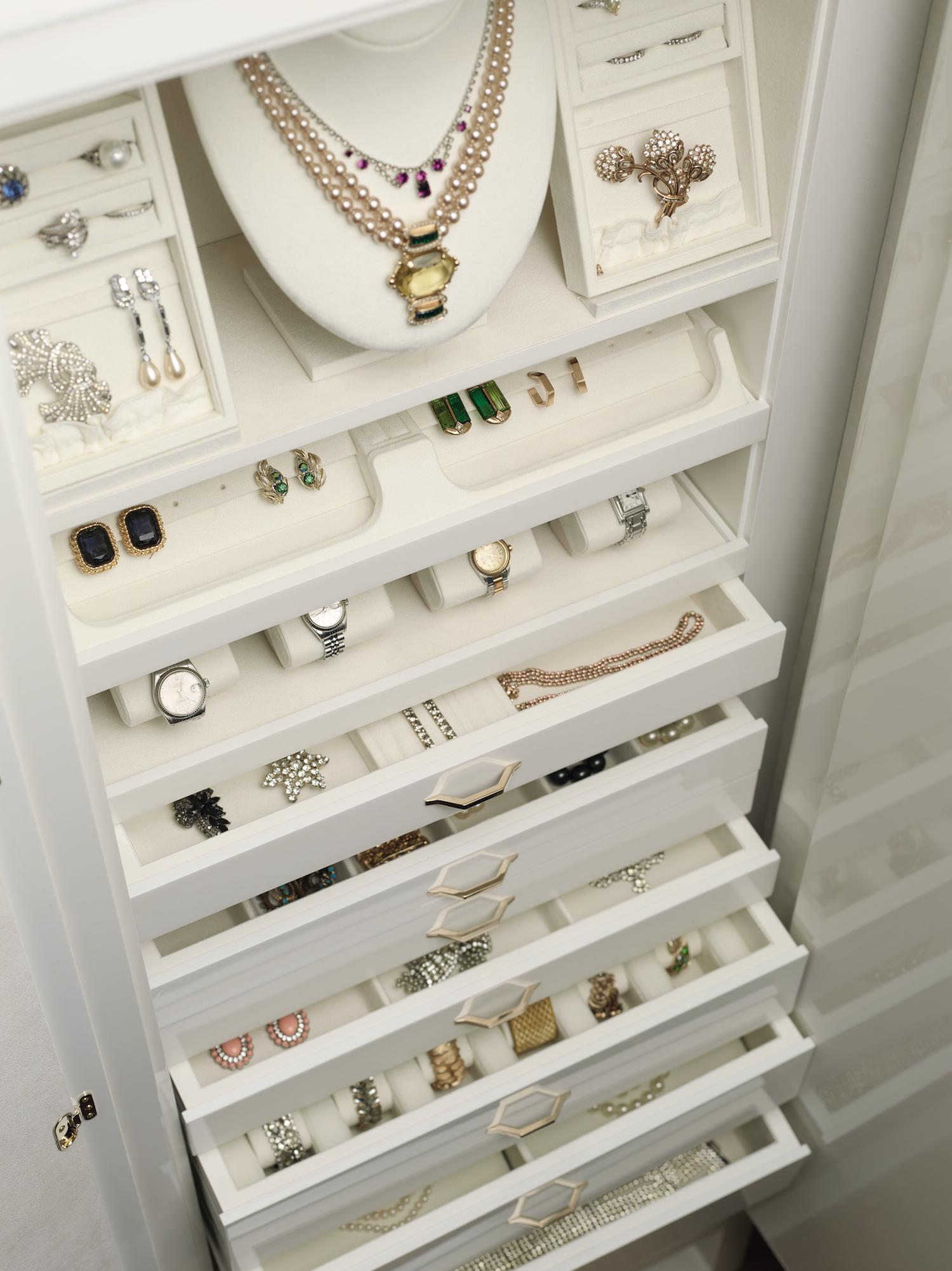 Armoire de rangement pour bijoux et montres Armoire de coffre-fort Arco d'Agraresti en érable blanc Neuf - En vente à New York, NY