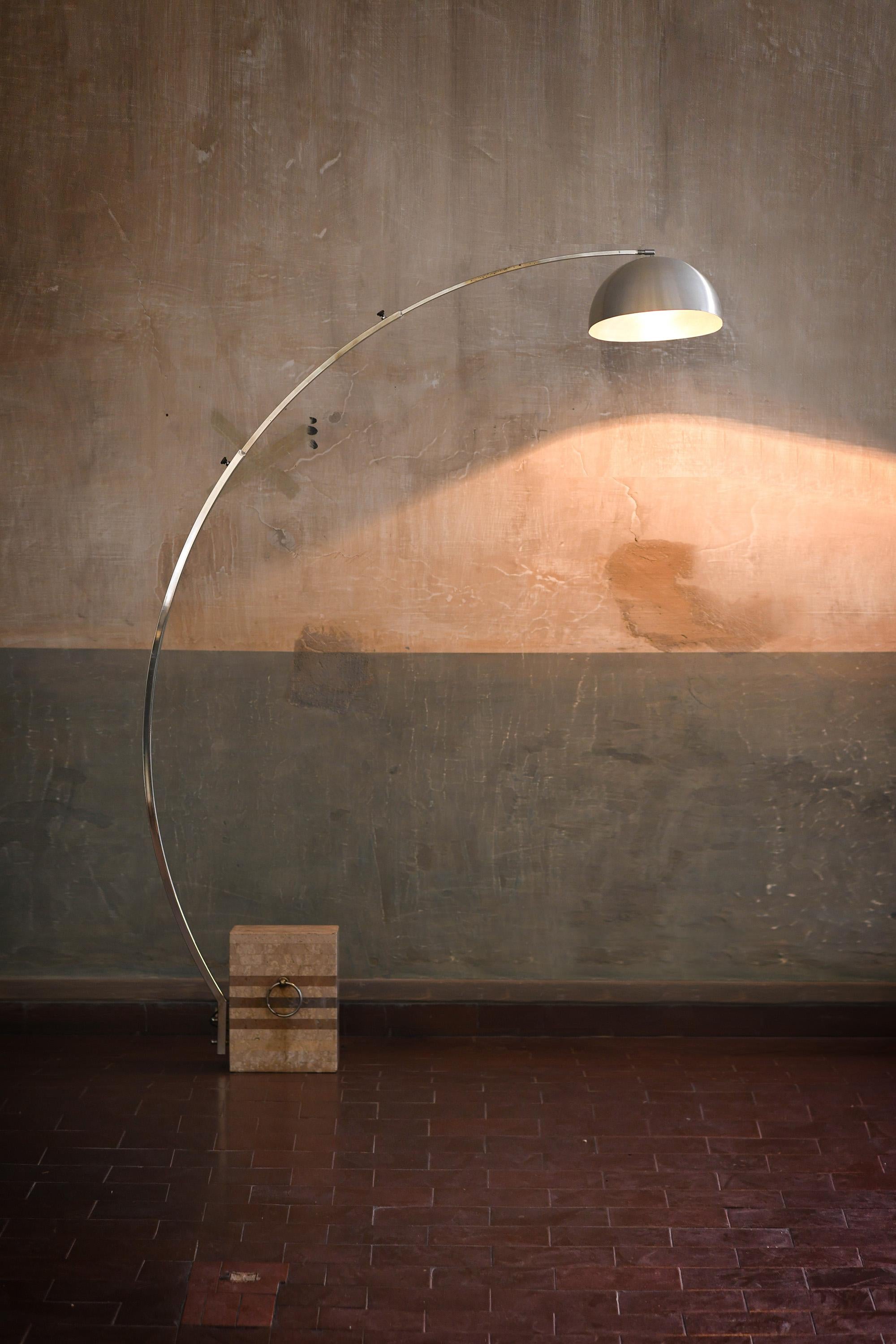 Arco lamp 1960
Product details
Marble base with metal handles, metal body with adjustable extension.
Dimensions (with maximum extension): 180 W x 230 H x 19 D cm