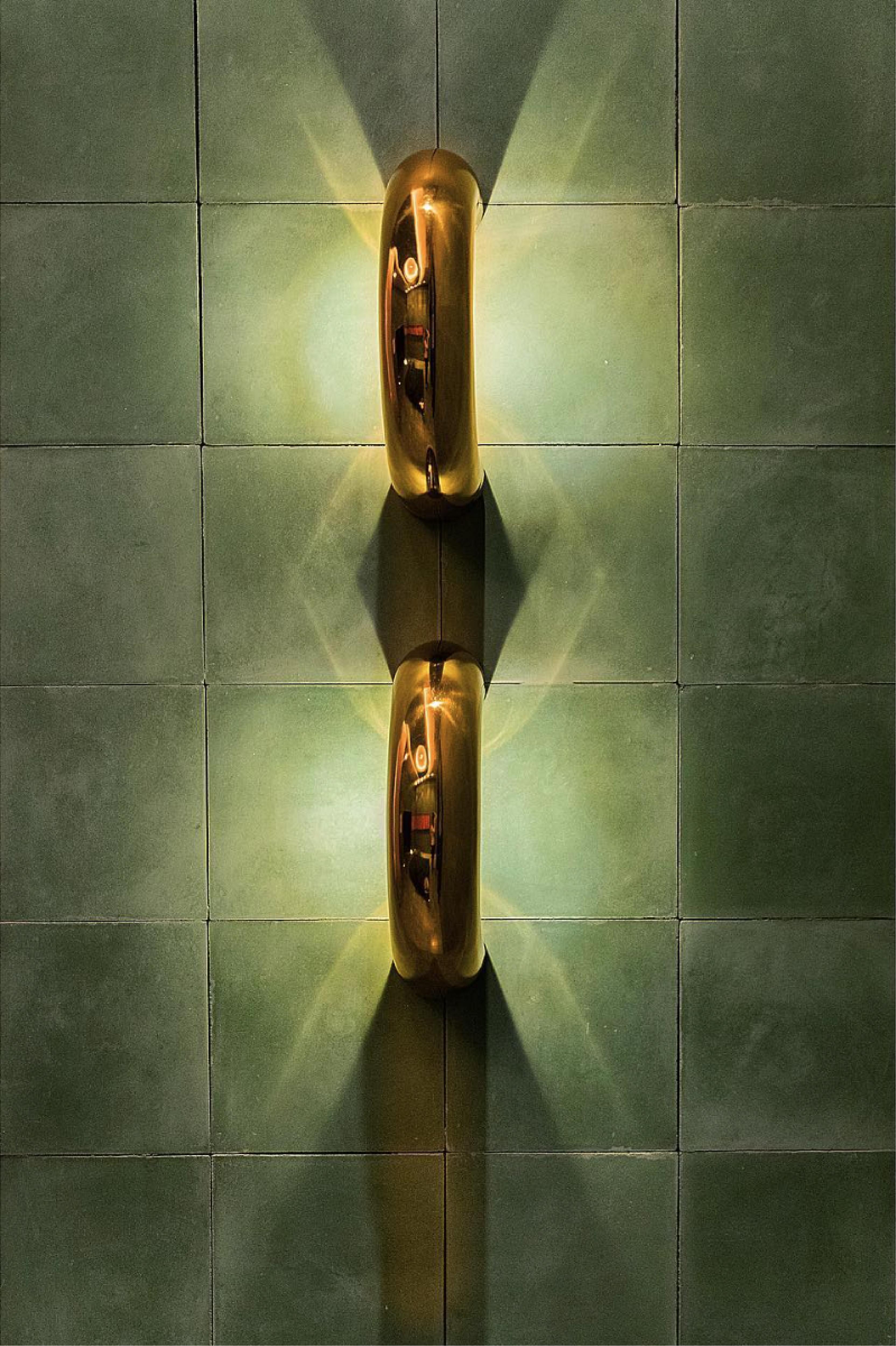 Acier inoxydable Lampe Arco, or, par RAIN, lampe murale contemporaine, acier inoxydable en vente