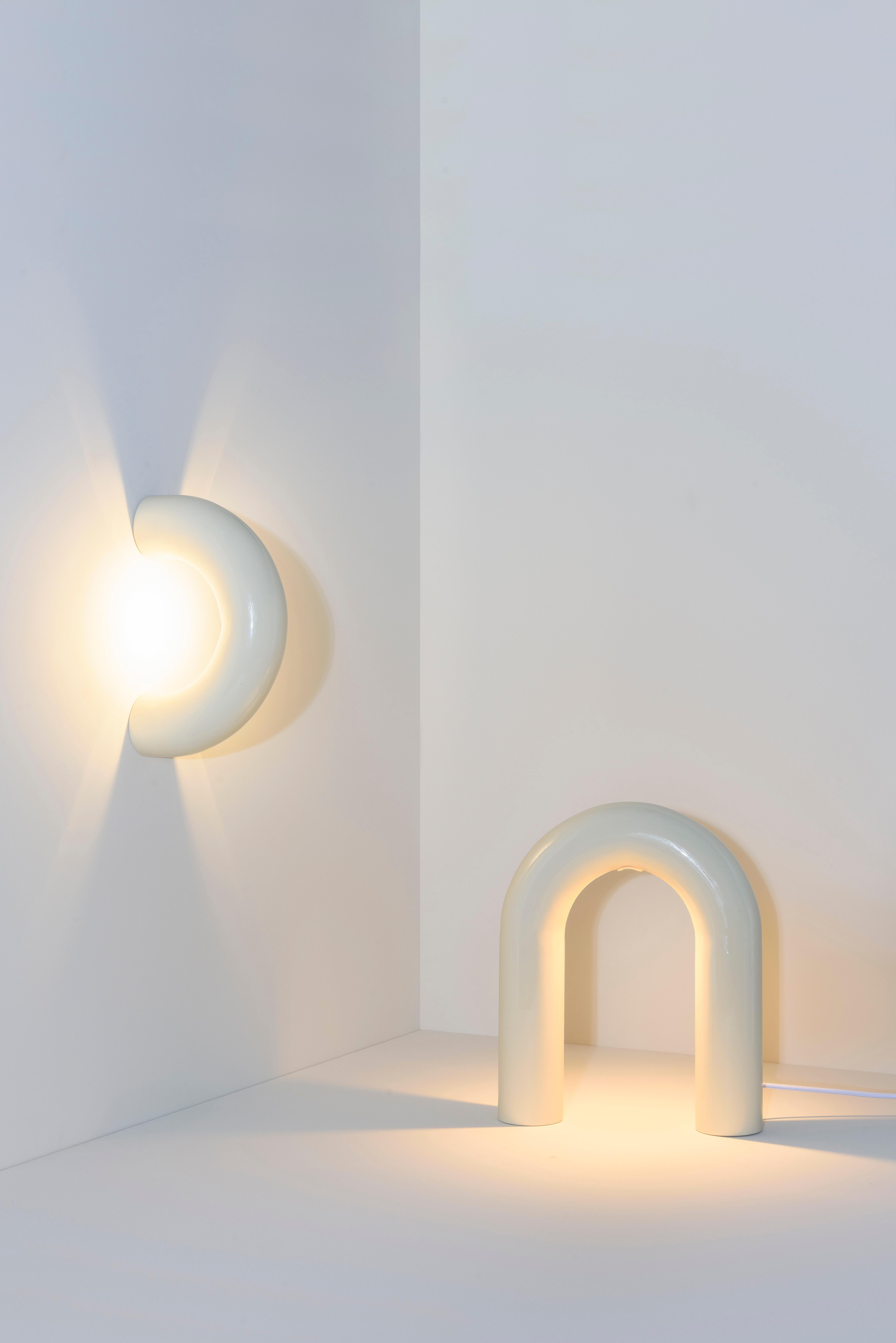Poli Lampe Arco argentée, par Rain, lampe murale contemporaine, acier inoxydable en vente