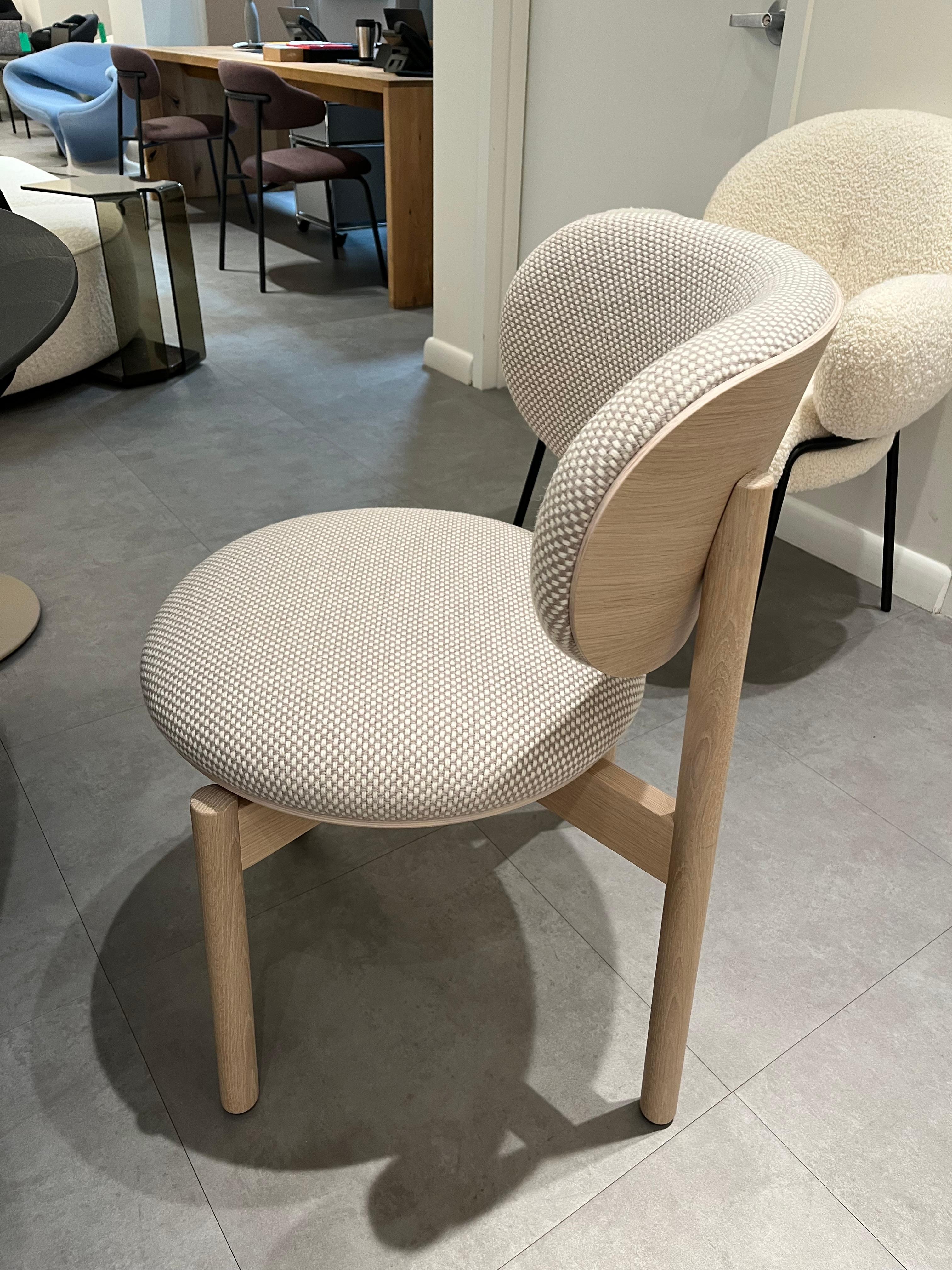 Oak 1101 White - P-lacquer
Fabrics Sisu 105 (Kvadrat) - Price
group: 5

Designer Gudmundur Ludvik created the Re-volve from purely organic materials. This design avoids traditional upholstery methods—some of the furniture industry’s worst