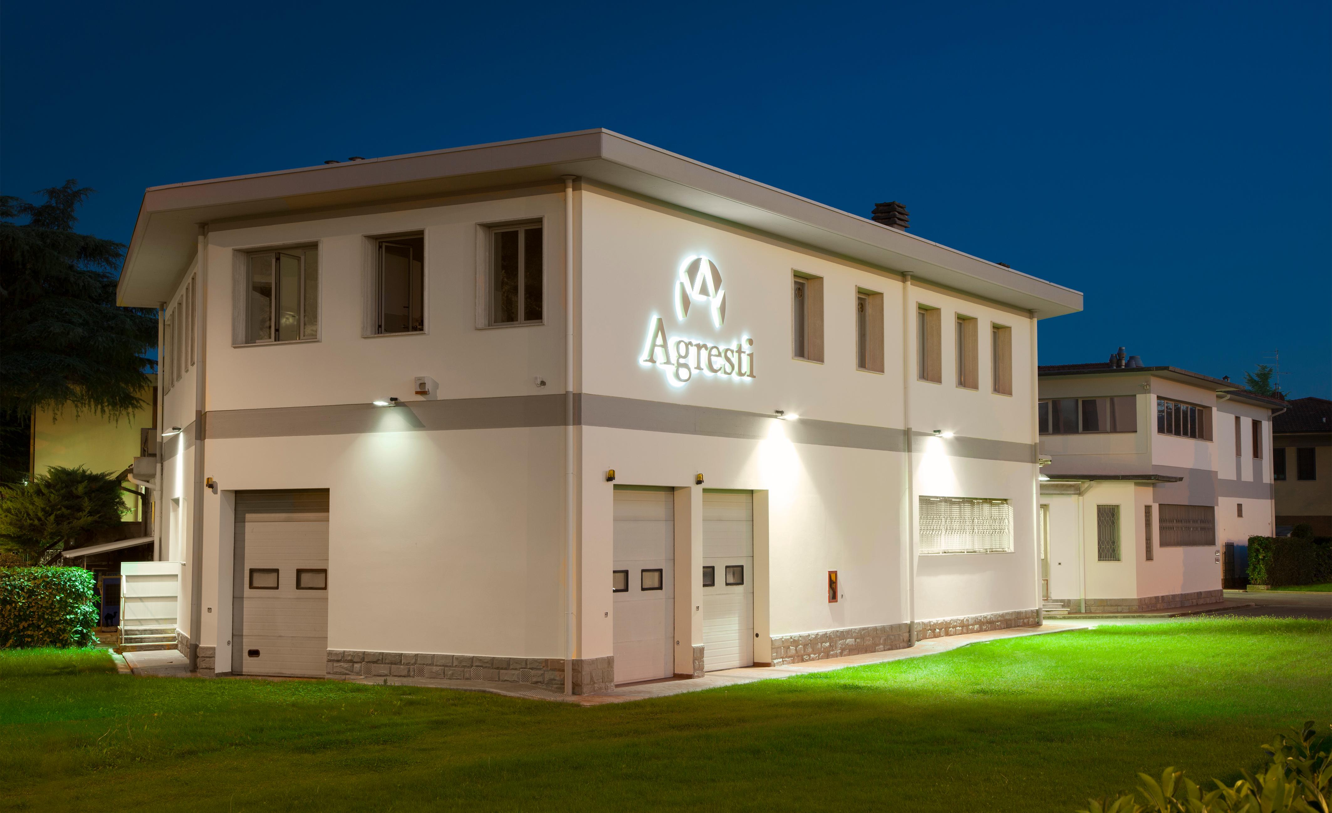 Arco Rutenio Armario Joyero Contemporáneo Blindado Caja Fuerte en acabado Ébano en venta 1