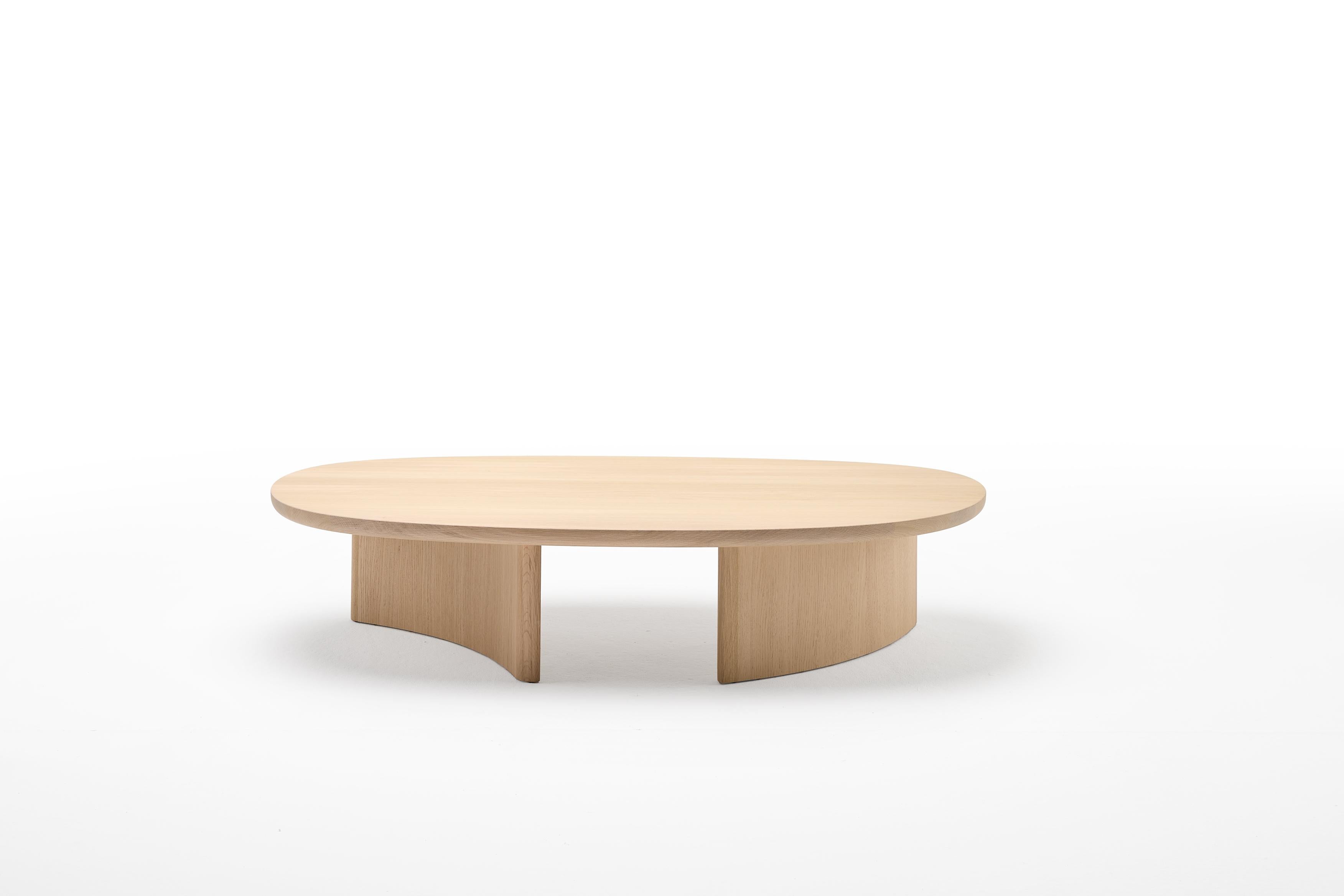 Ensemble Arco de deux tables basses en chêne Dew conçues par Sabine Marcelis en vente 3