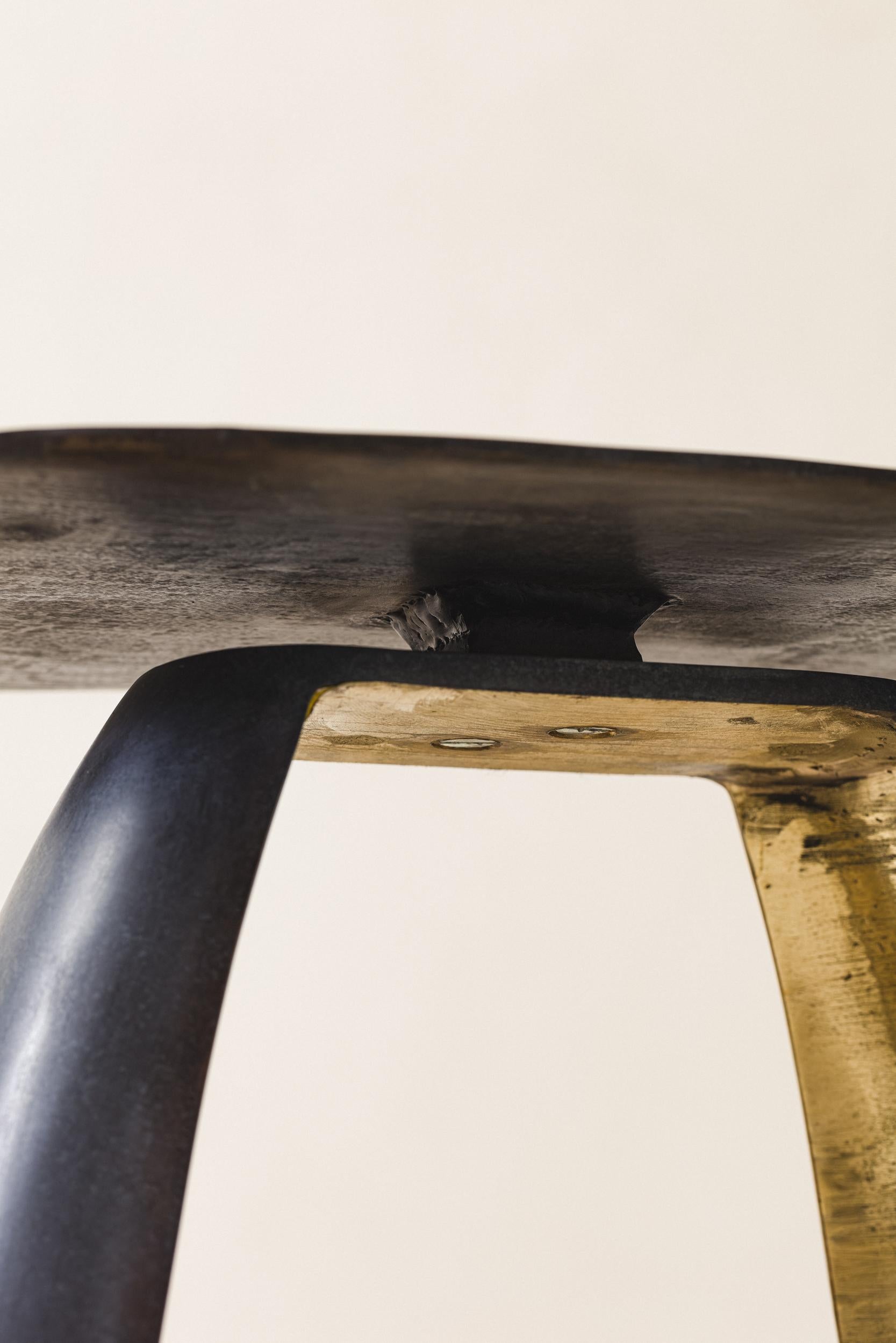 Arco-Beistelltisch von Lucas Recchia, Brazilian Contemporary, 2023 im Zustand „Neu“ im Angebot in New York, NY