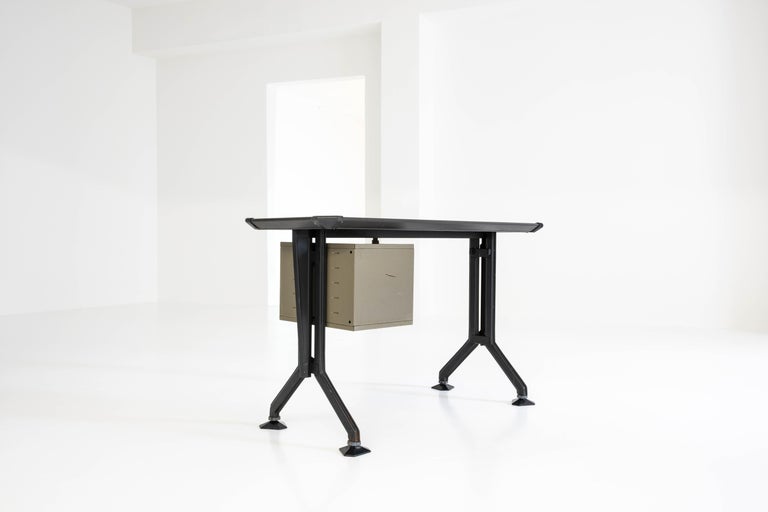 Arco Sidedesk 'arredamenti metallici serie' by B.B.P.R. Studio for Olivetti In Good Condition For Sale In Munster, NRW