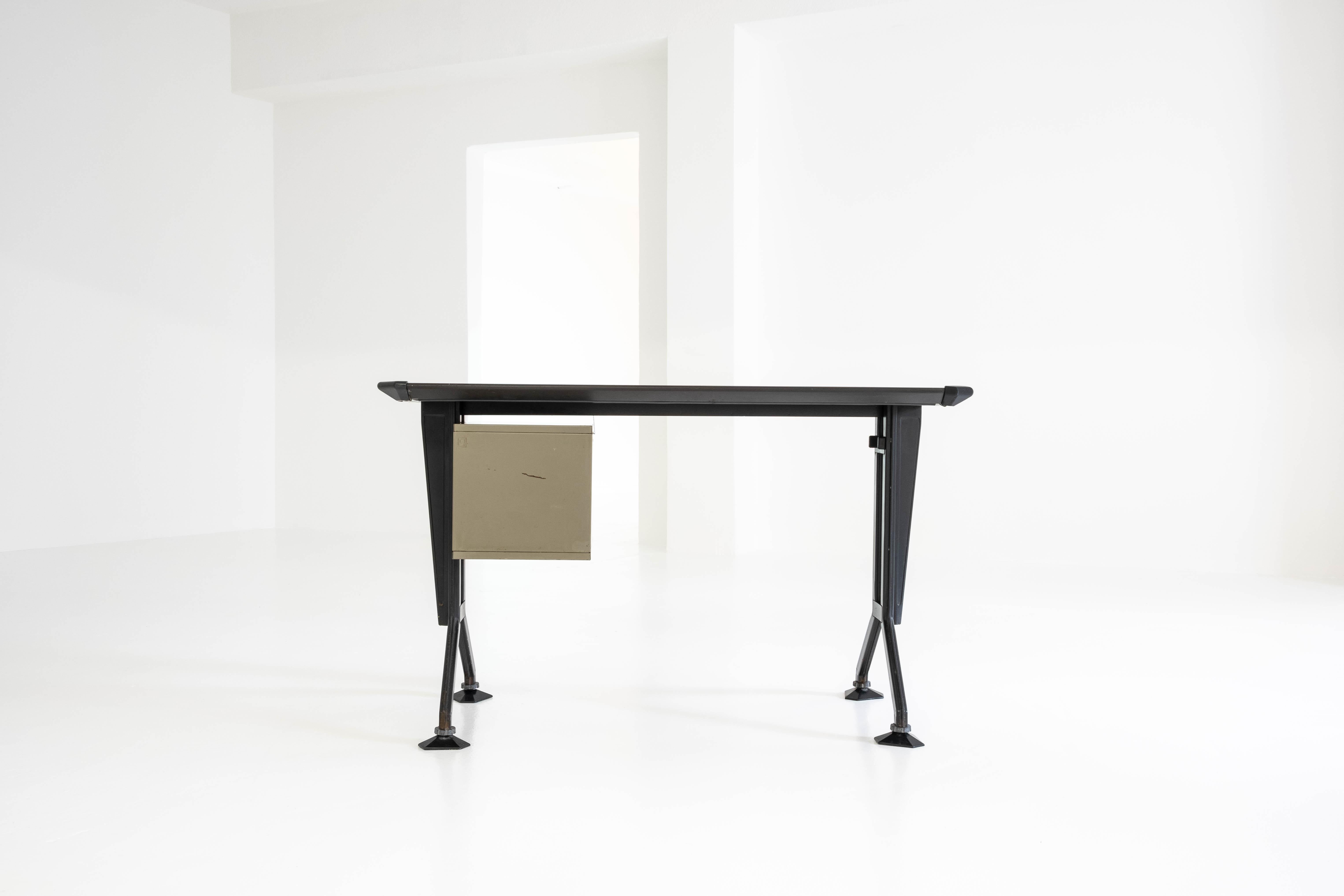 Arco Sidedesk 'arredamenti metallici serie' by B.B.P.R. Studio for Olivetti In Good Condition In Munster, NRW