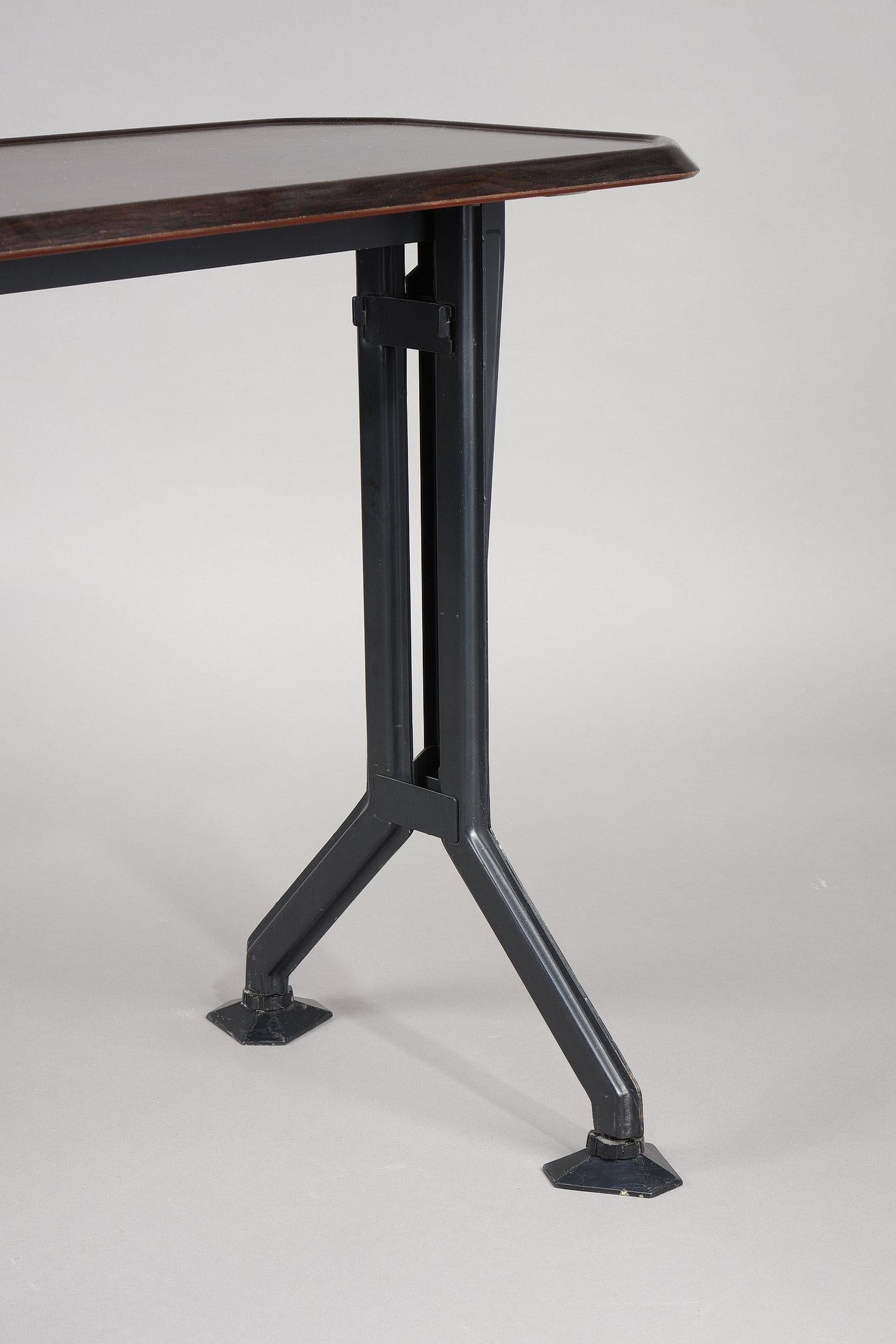 Arco small side table BBPR, for Olivetti For Sale 1