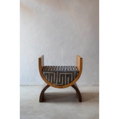 Taburete Arco by Gabriela Campos