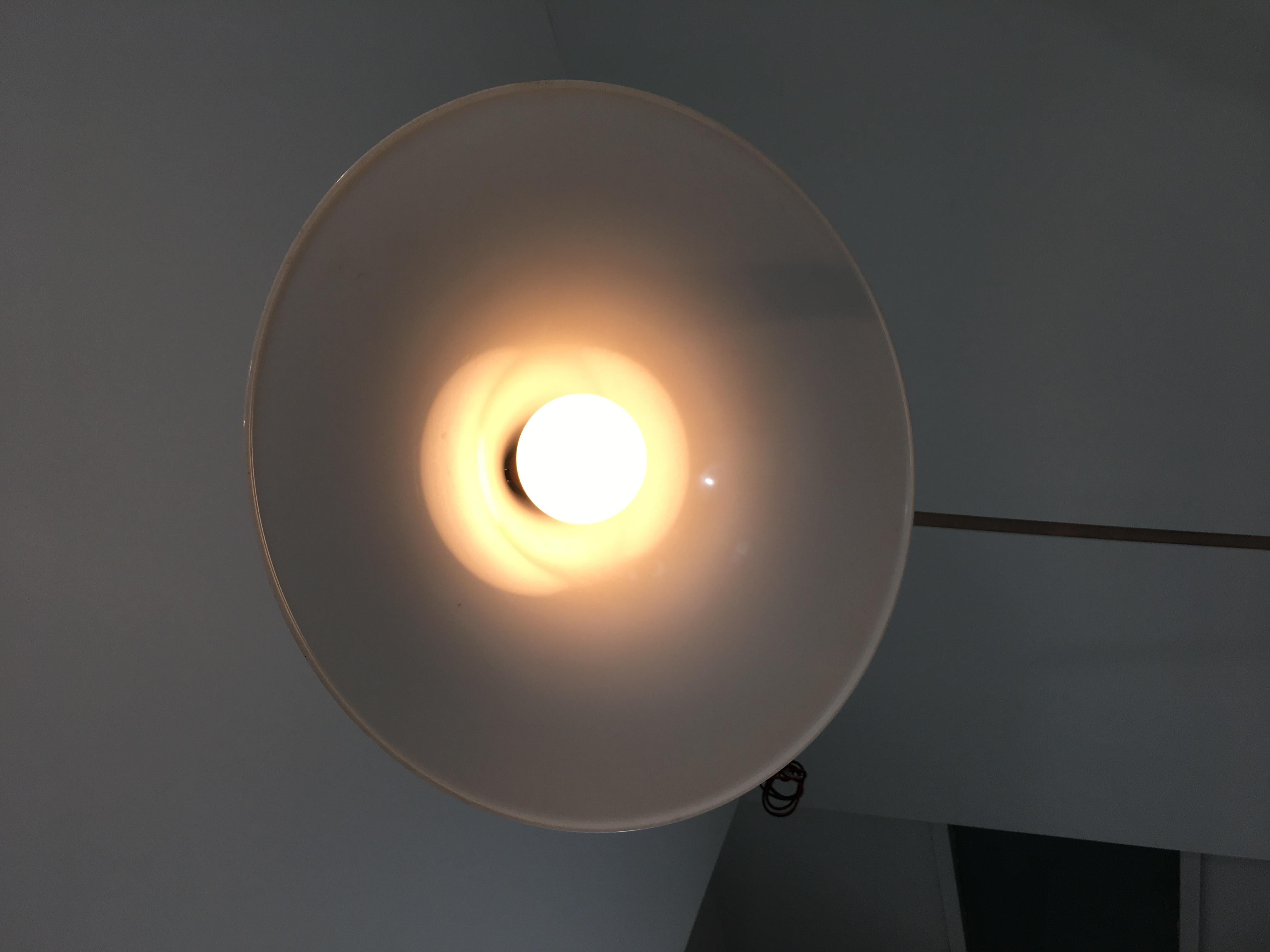 Stehlampe im Arco-Stil aus gebürstetem Aluminium, konisch-weiß im Angebot 8