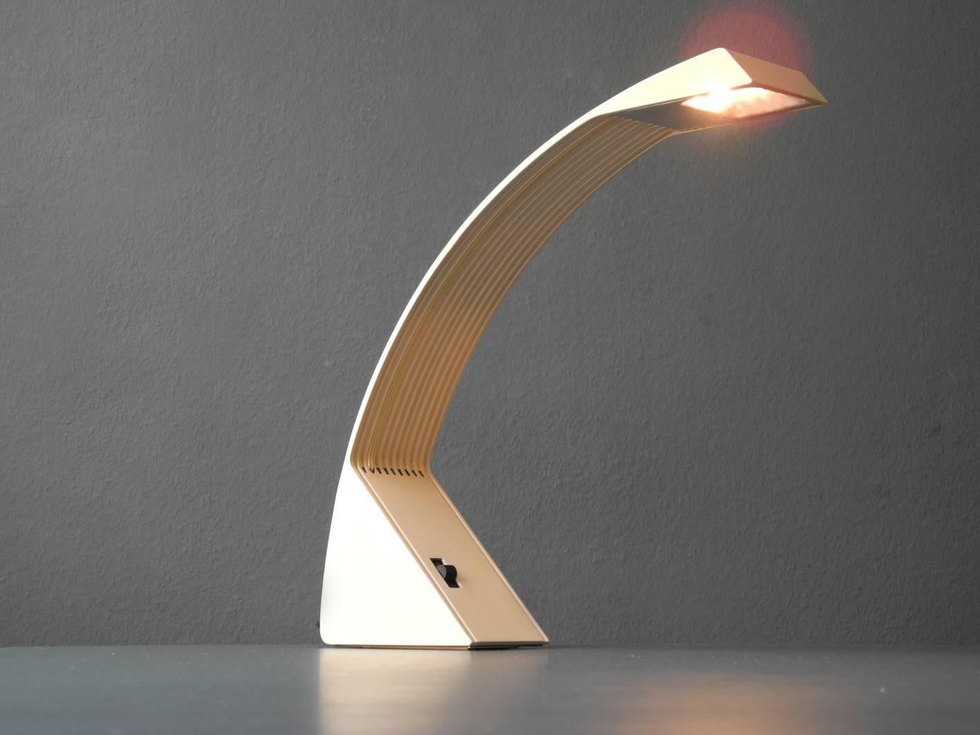 Original Arcobaleno halogen table lamp by Marco Zotta for CIL Roma Italy from 1979 in light beige.
The design Classic from the 1970s. Adopted in the design collection at MoMa in New York.
Great Minimalist design made entirely of metal in a very