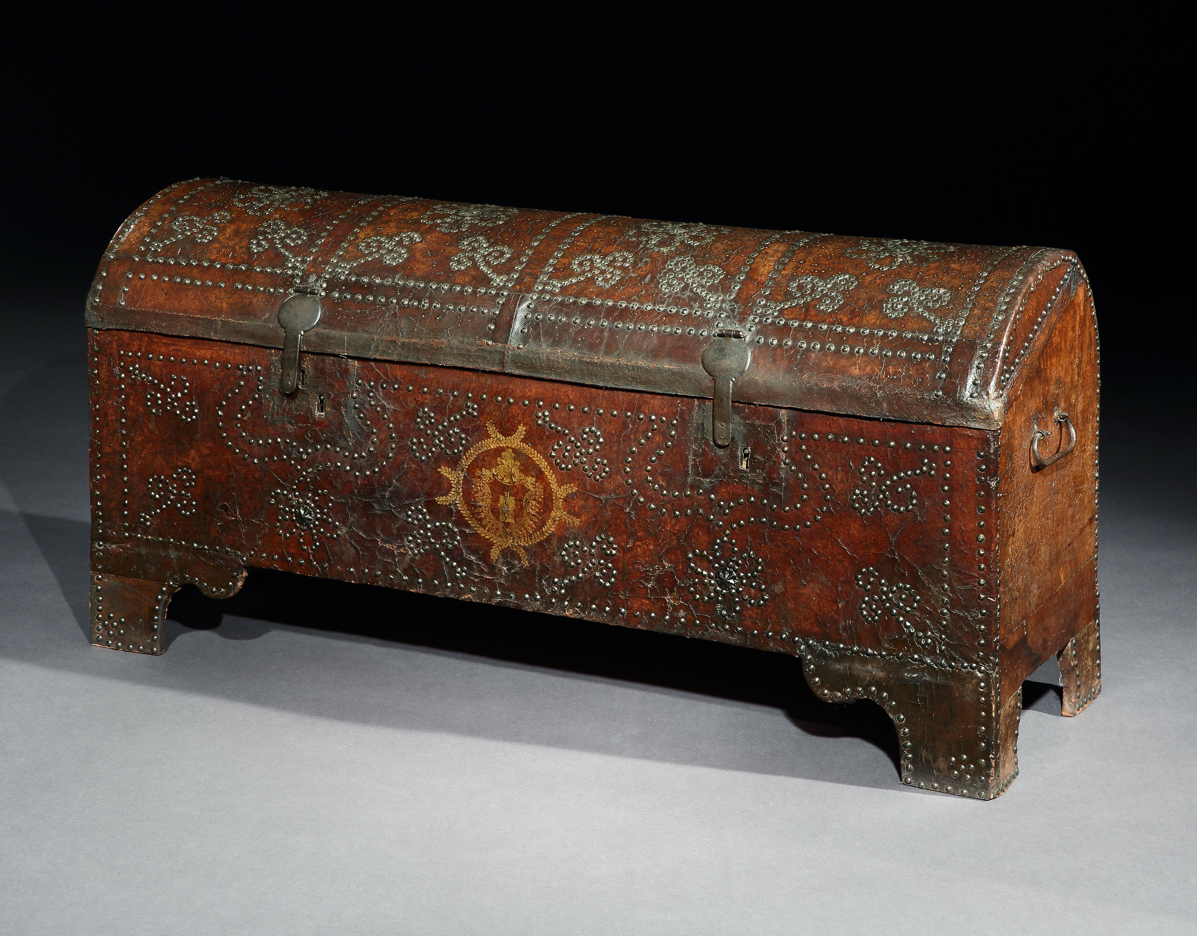 Rare, early 17th century, Spanish, leather, ‘Arcon’ or domed travelling coffer with a gilded armorial & ornamented with brass studwork.

Surviving utalitarian pieces such as travelling coffers from this period and in this condition are rare. It is