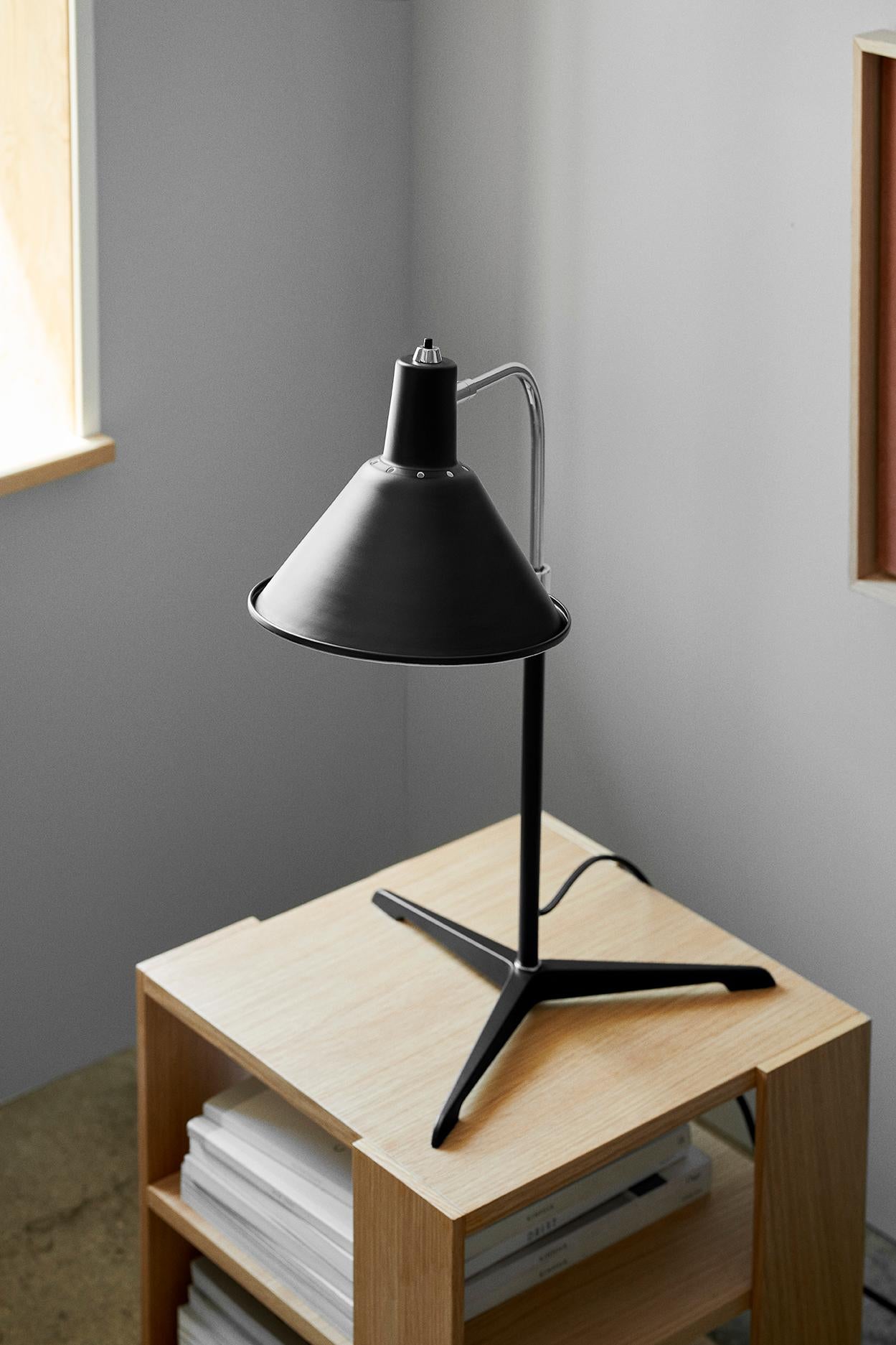 Plaqué Lampe de bureau Arcon noire/chrome, par NUAD en vente