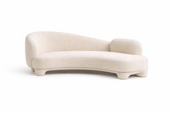 Canapé Arcora à la silhouette sculpturale et incurvée par Sidani Design