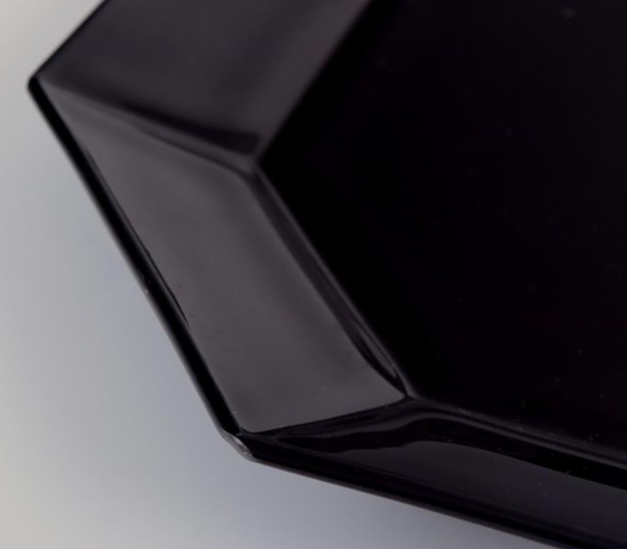 Arcoroc, Frankreich. Set von neun achteckigen Platten aus schwarzem Glas. (Französisch) im Angebot