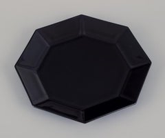Arcoroc, France. Set of six octagonal plates in black glass. 1970s/1980s.