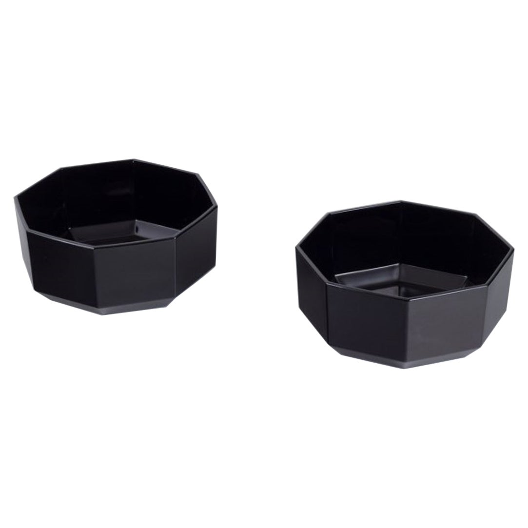 Arcoroc, Frankreich. Zwei achteckige Schalen aus schwarzem Glas. 1970er/1980er Jahre.
