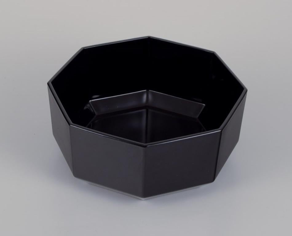 Arcoroc, France.
Two octagonal bowls in black glass.
1970s/1980s.
Marked.
Perfect condition.
Dimensions: Diameter 17.5 cm x Height 7.5 cm.