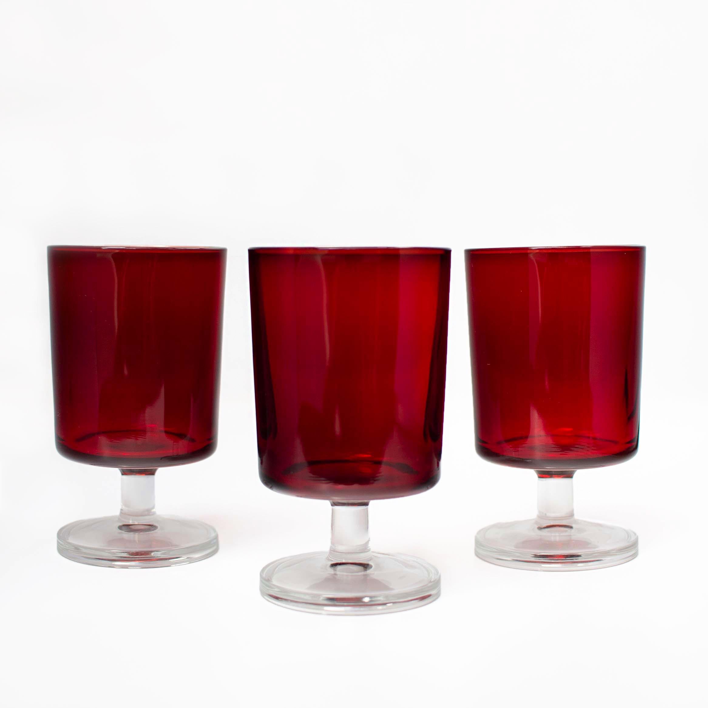 Arcoroc ruby cordial glasses by J.G. Durand

Made in France
Set of 3
2.5 x 4.5 in / each
1960s
Glass

A set of three Arcoroc clear stemmed deep ruby red cordial glasses, perfect to complete that cocktail Shaker set or for your bar area. 



All