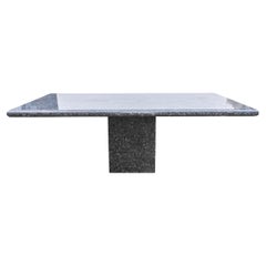 Table à manger à piédestal en granit bleu arctique, 20e siècle