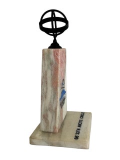 Edificio con statua souvenir del Circolo Polare Artico "Polarsirkel", Norvegia 1960