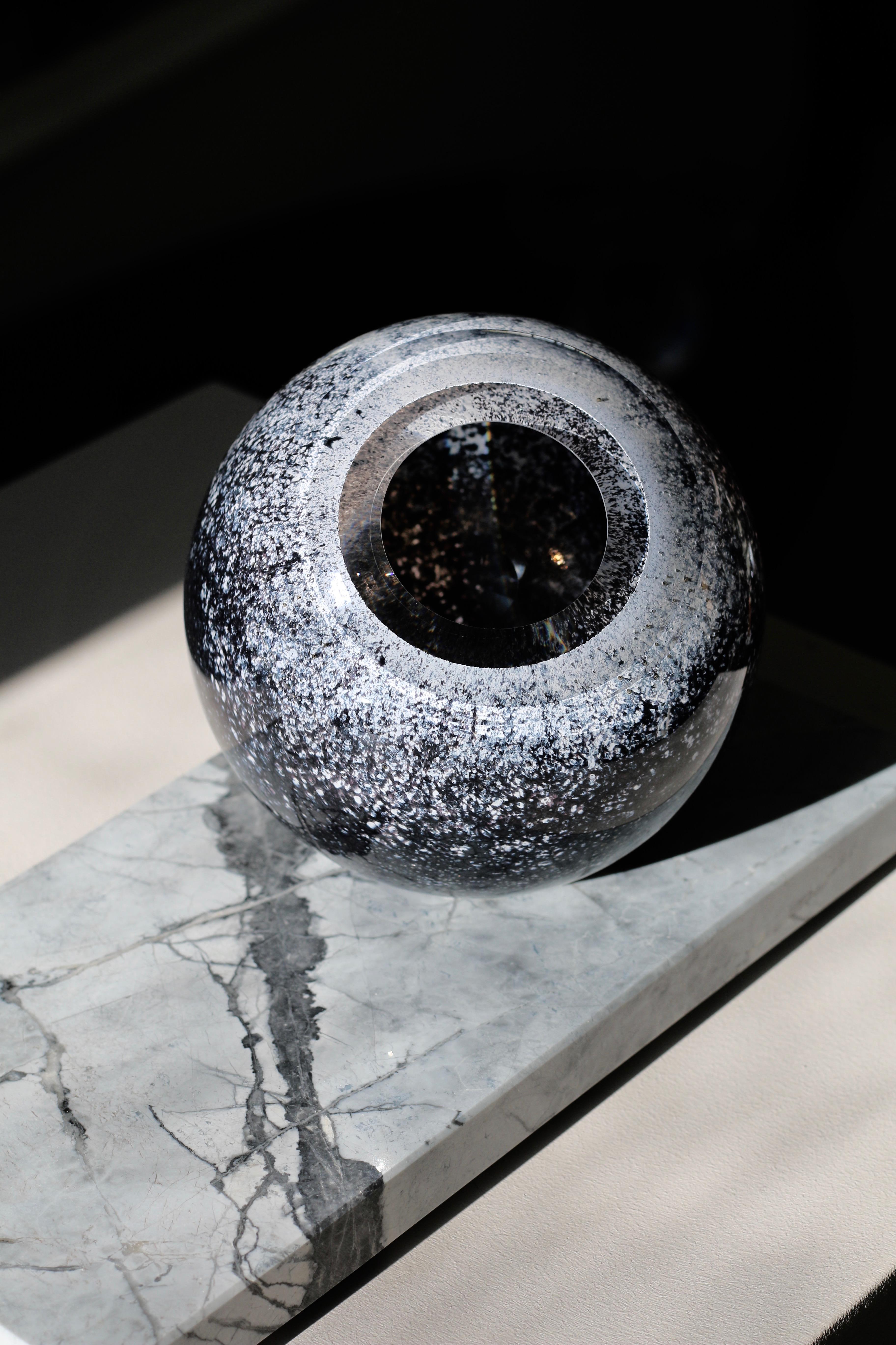 'Arctica' small sculptural vase
from collection 'Mother Eternity'
mouth blown glass in dark blue and snow white
Côte d'Azur marble
Handcrafted
top quality, extra clear glass
unique item, signed

Vase is composed of two details: glass sphere that is