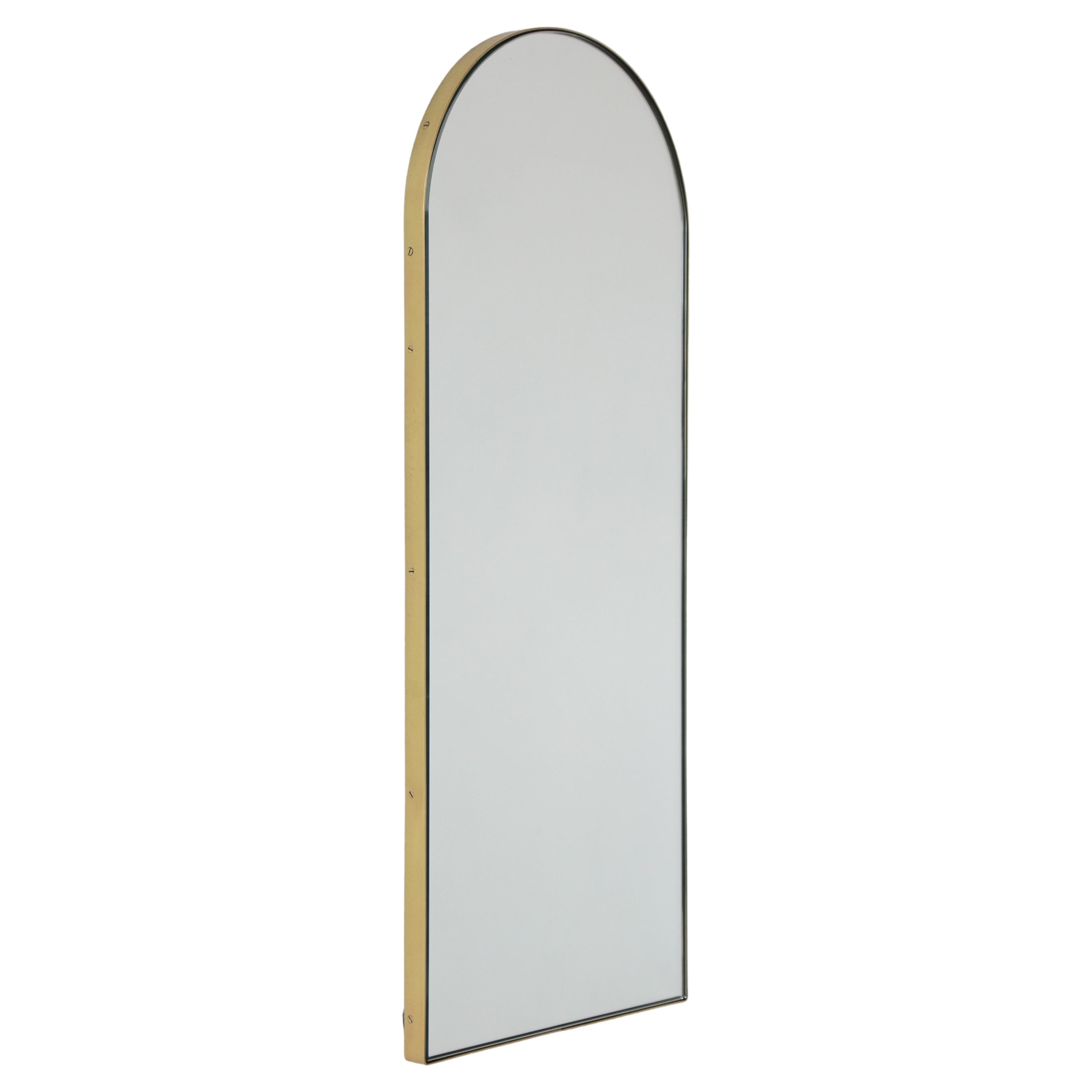 Miroir Art Déco élégant en forme d'arc Arcus avec cadre en laiton, petit en vente
