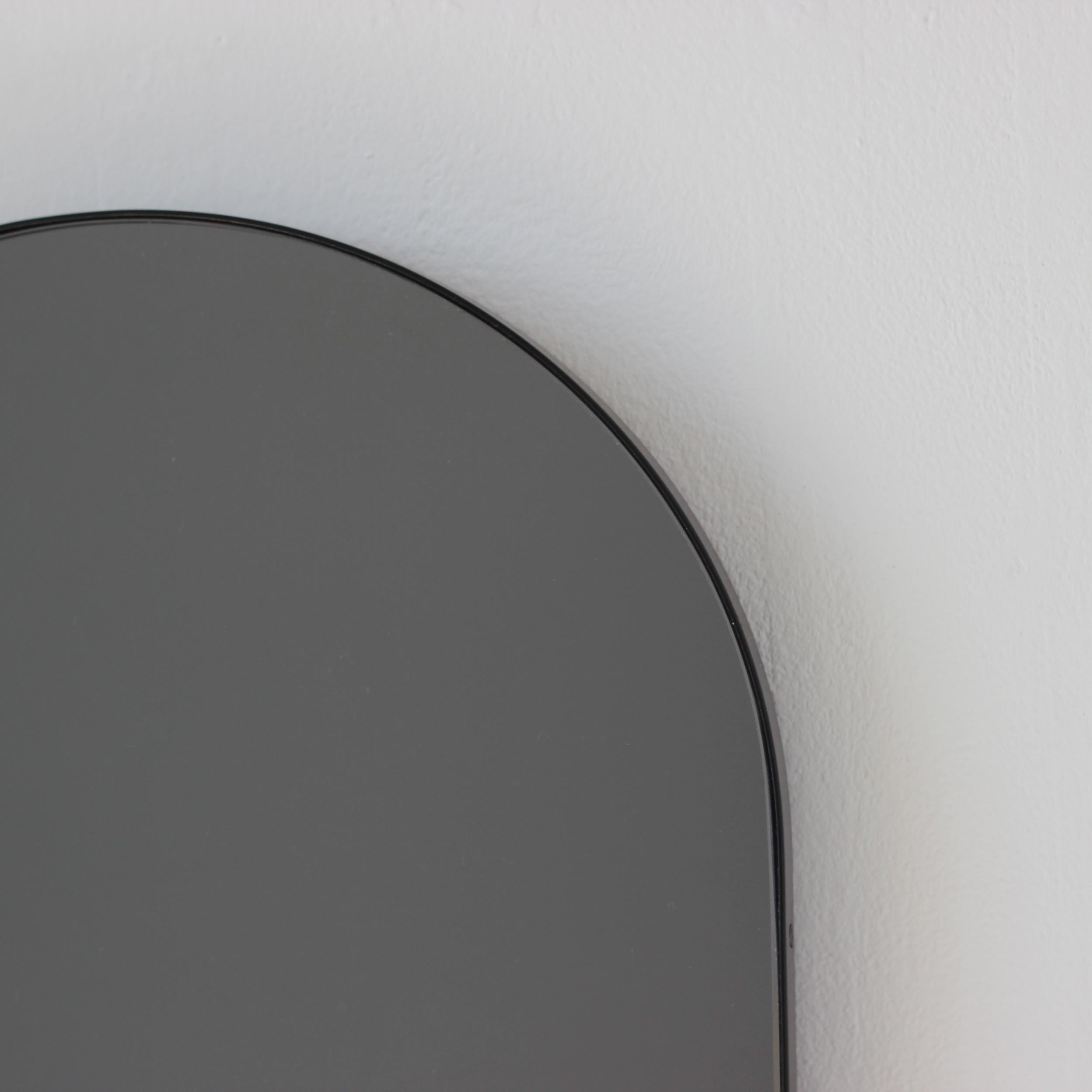 Arcus Arch shaped Black Tinted Art Deco Mirror mit schwarzem Rahmen, Small (21. Jahrhundert und zeitgenössisch) im Angebot