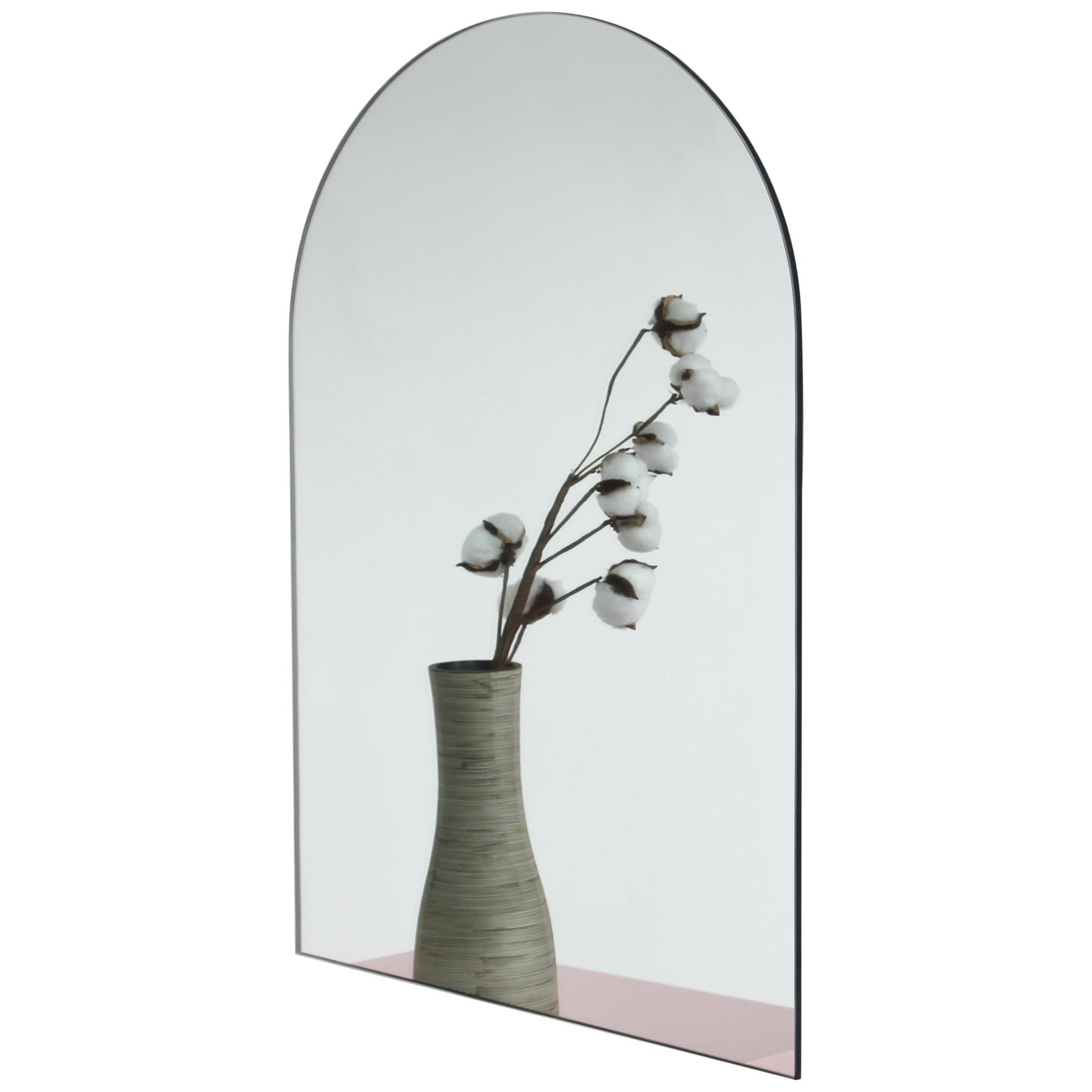 Arcus Espejo contemporáneo moderno versátil sin marco en forma de arco, grande en venta