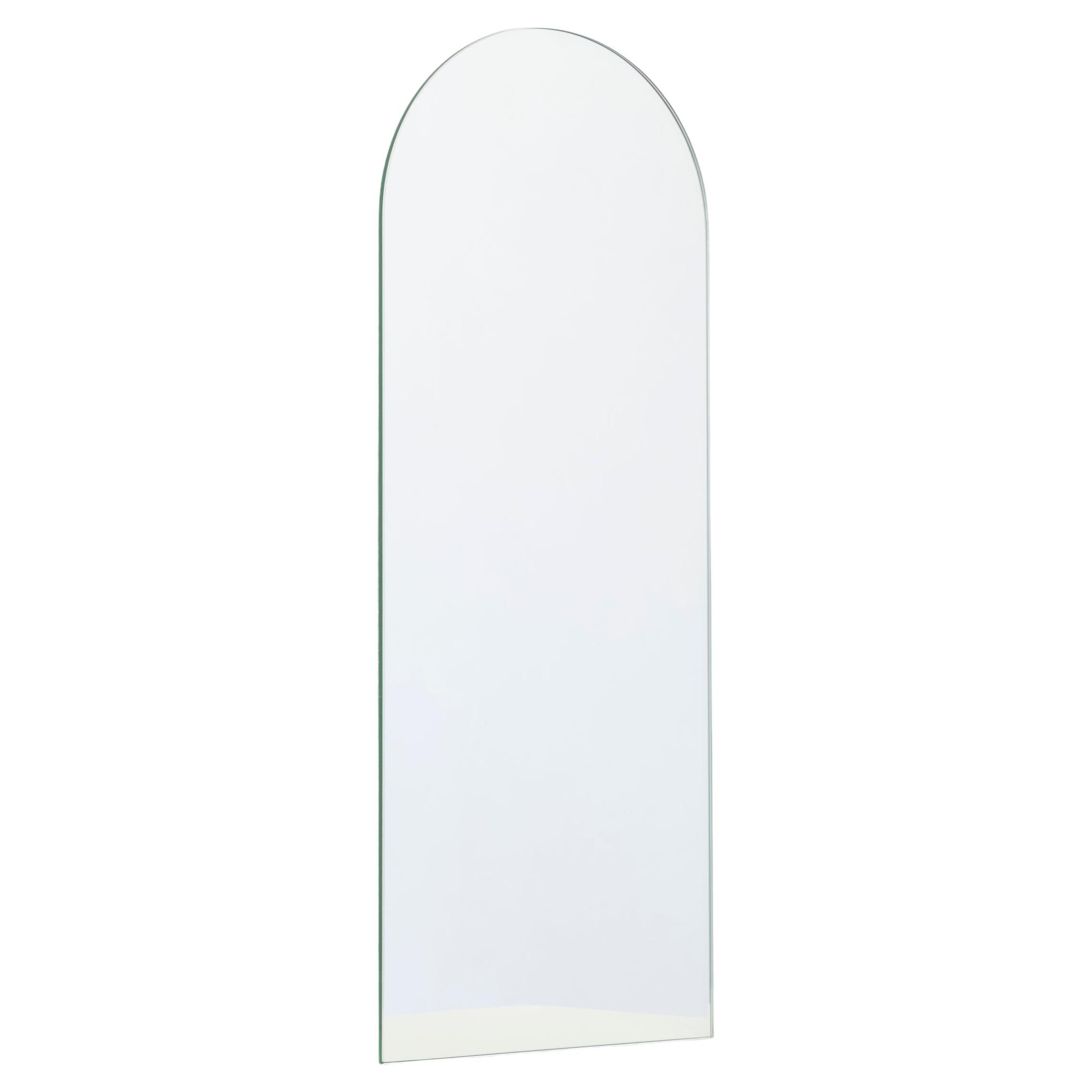 Arcus Gewölbter Minimalistischer Rahmenloser Spiegel mit Schwebeeffekt, XL im Angebot
