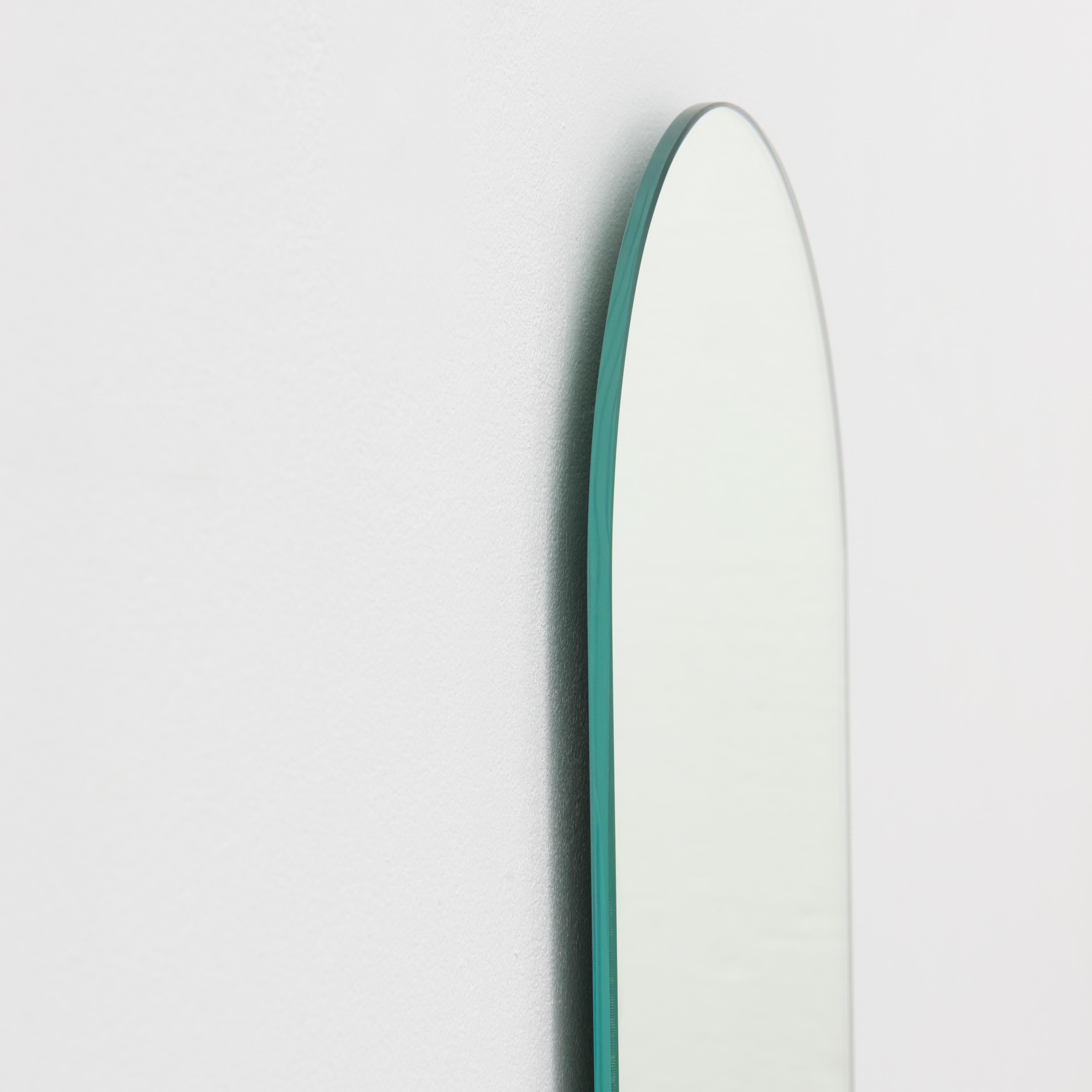 Miroir mural minimaliste arqué bleu teinté Arcus sans cadre, XL en vente 1