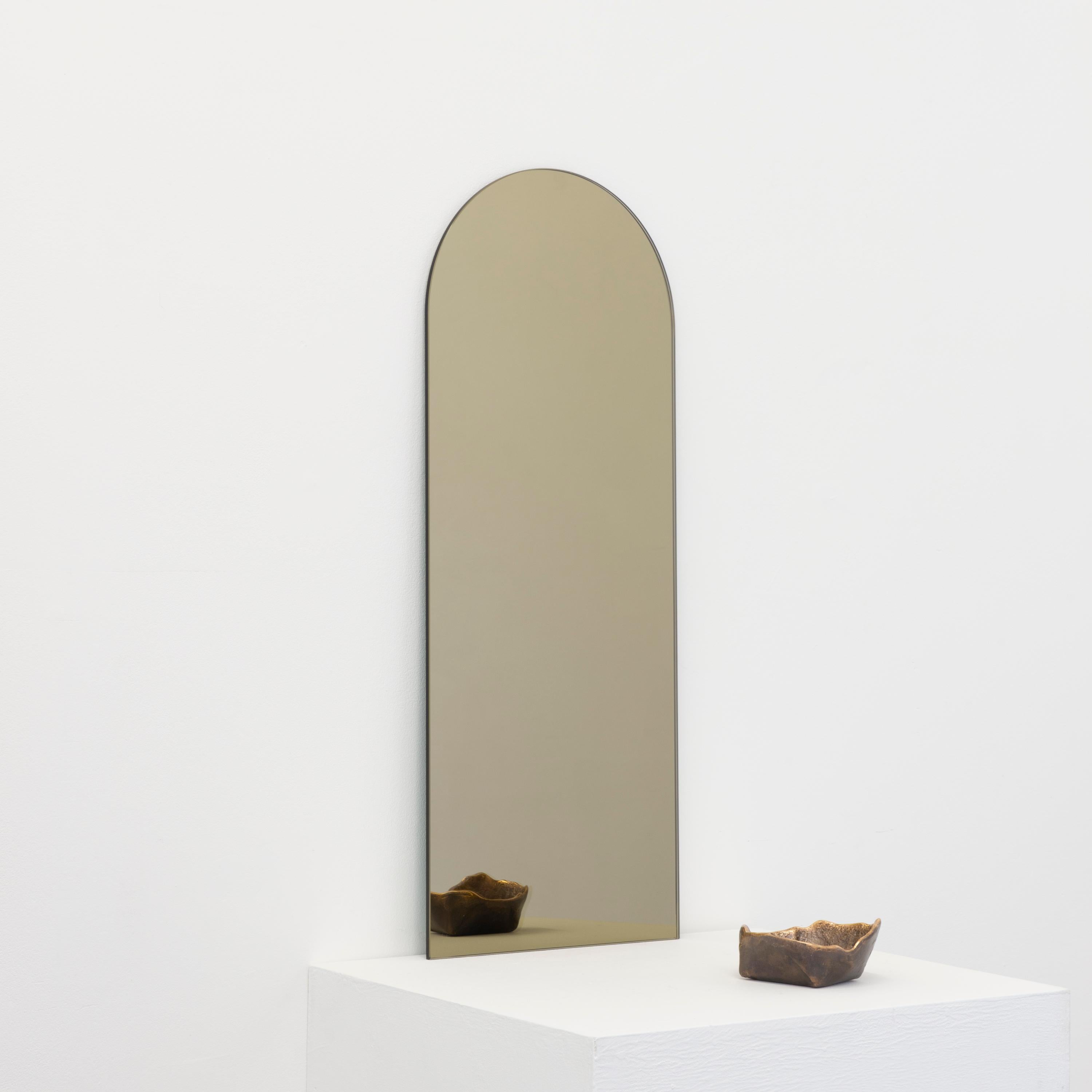 XXIe siècle et contemporain Miroir contemporain sans cadre Arcus Bronze teinté, moyen en vente