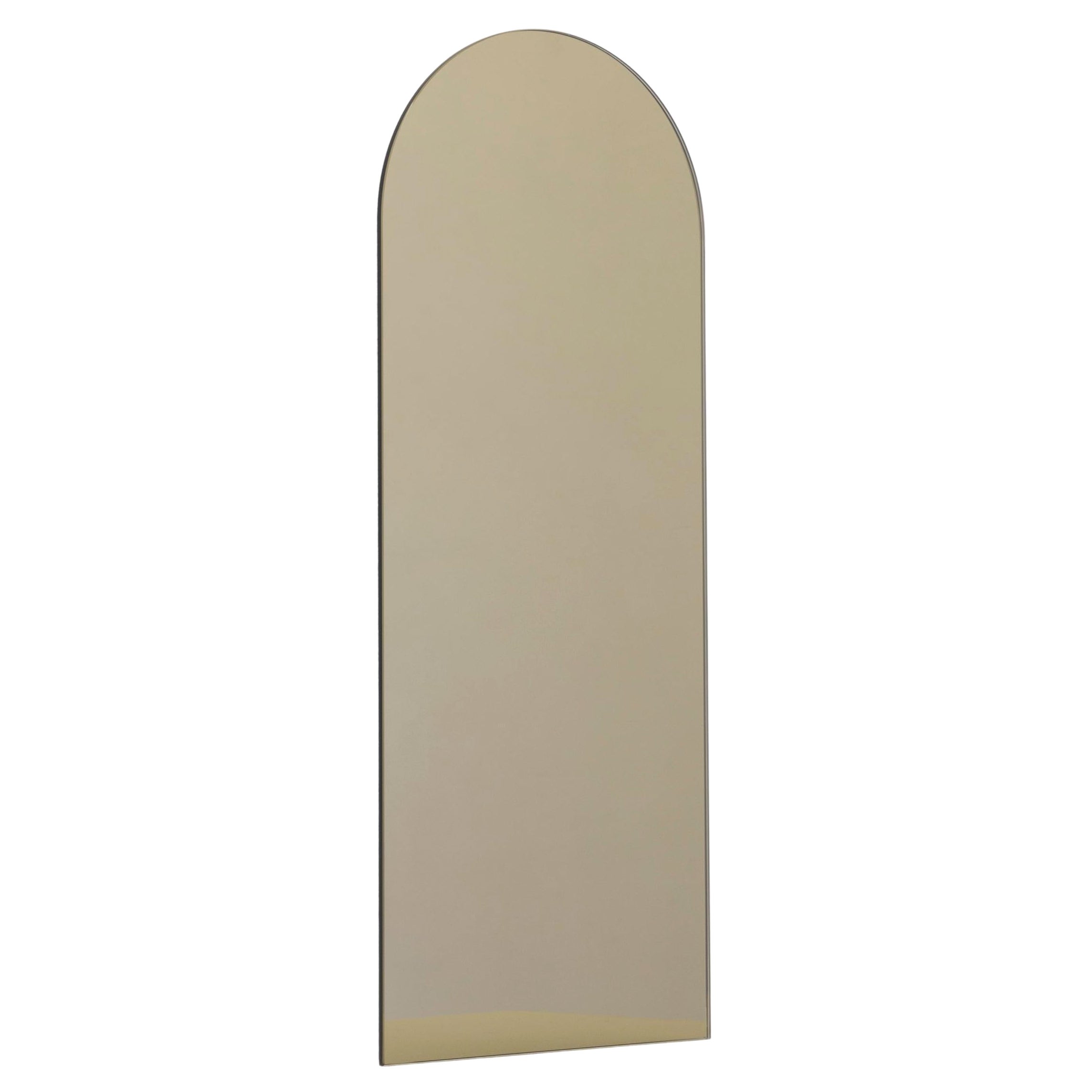 Miroir contemporain sans cadre Arcus Bronze teinté, moyen en vente