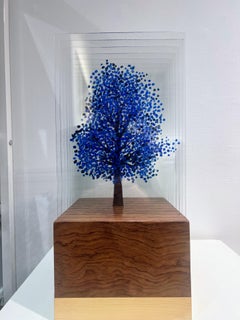 Blauer Baum, Sockel aus Kiefernholz