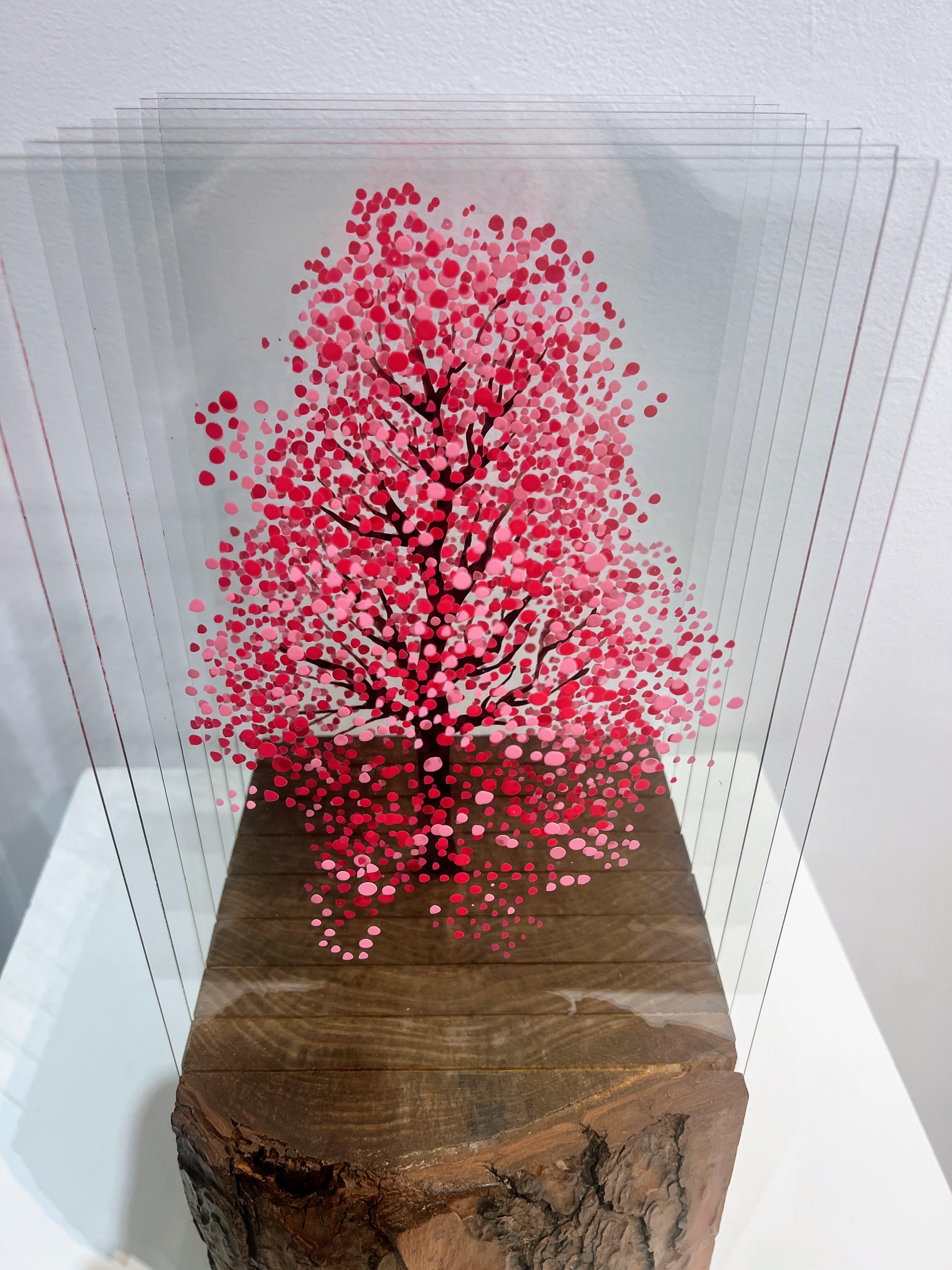 A sculpture made with glass layers and painted with nail polish and acrylic, set on an acrylic pedestal. 
The glass leaves are separated by slits on the pedestal and give the sculpture an extraordinary three-dimensional volume.

With the distinctive
