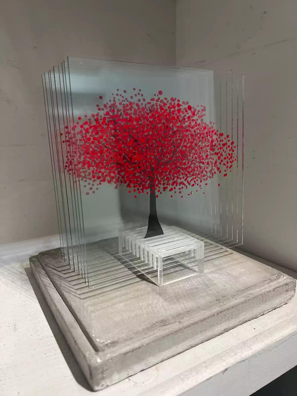 Ardan Özmenoğlu Still-Life Sculpture – Roter Baum auf einem Ständer