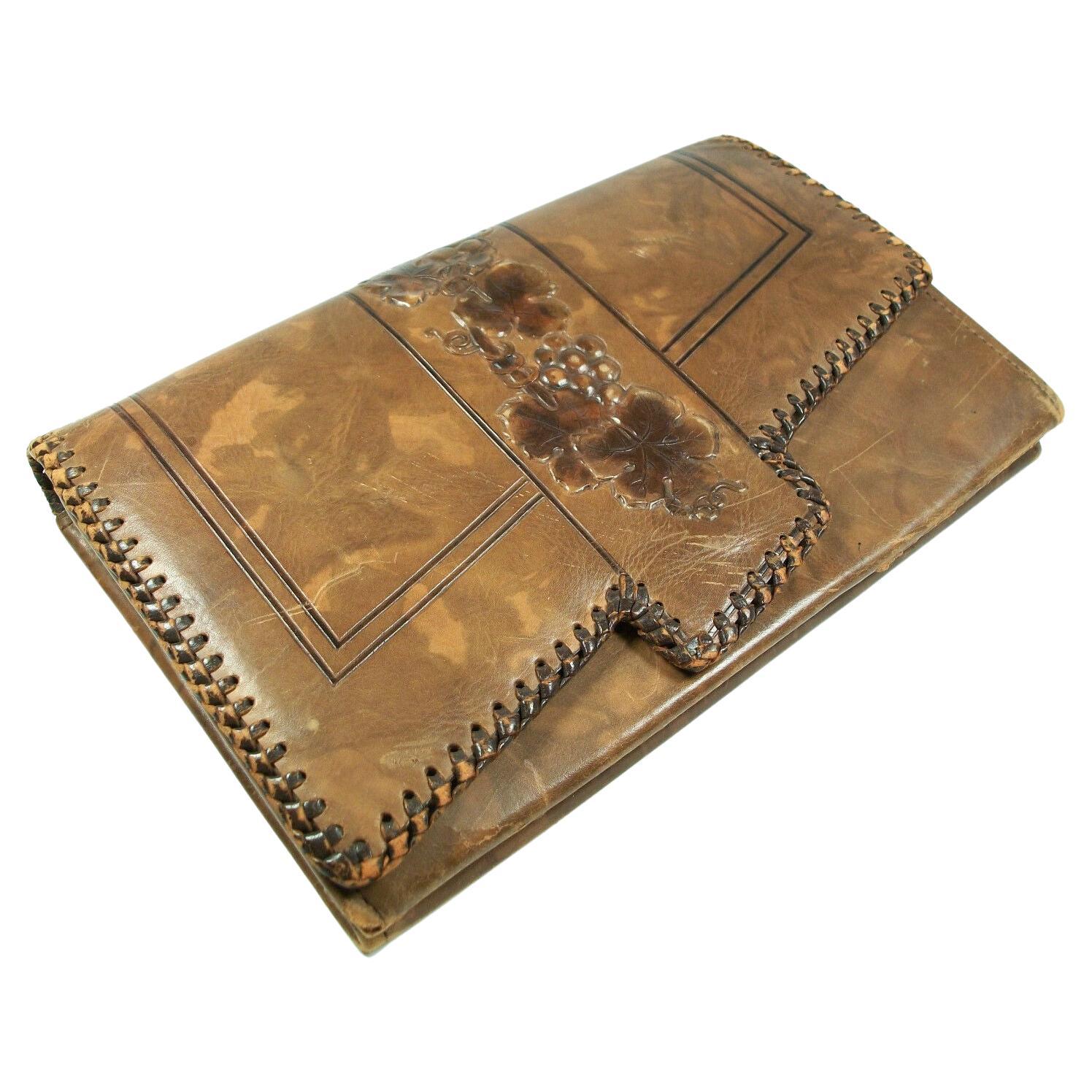 ARDEN FOREST - Vintage Tooled Leather Clutch - Whip-stitched Edge - Circa 1930's For Sale