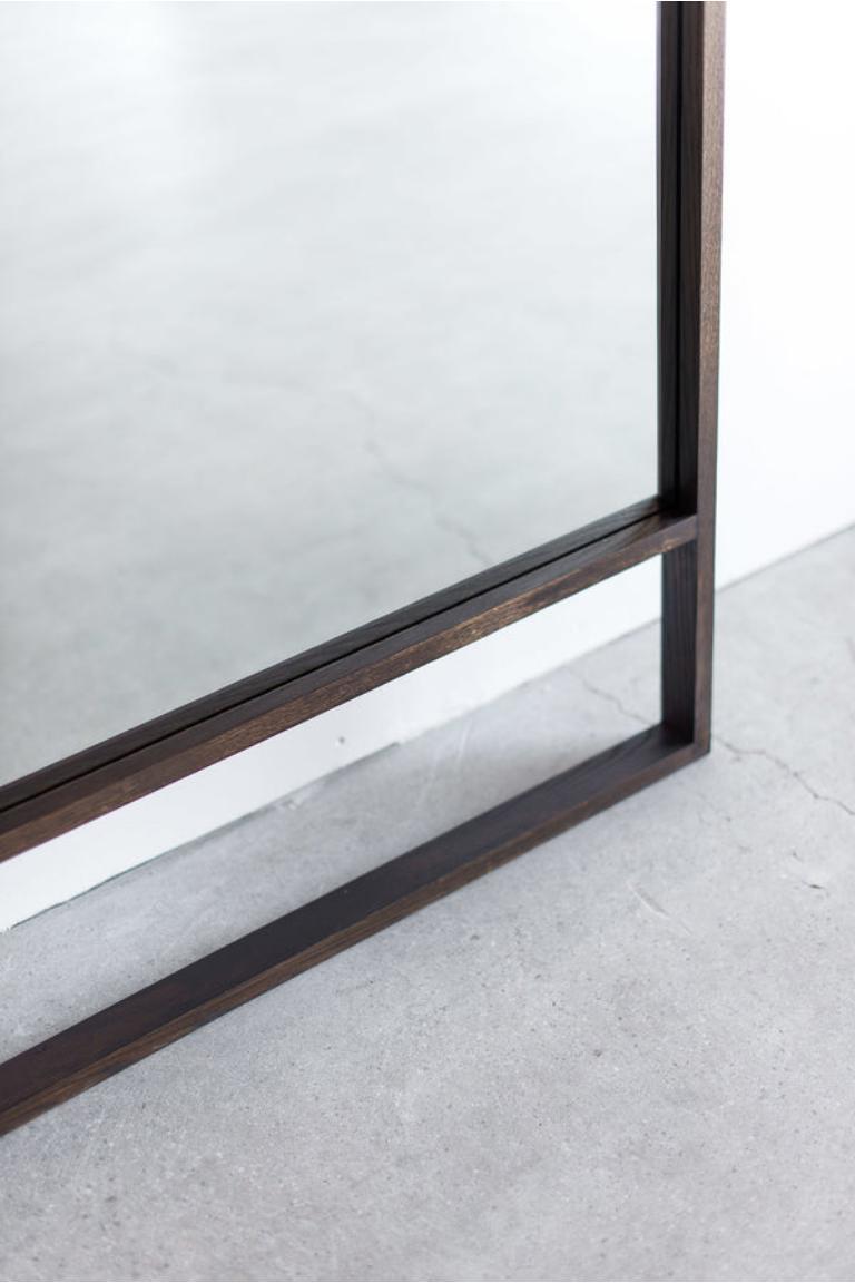 Questo specchio Arden è realizzato su misura a Los Angeles. Le tavole in massello di Oak vengono dimensionate e unite. Specchio tagliato a misura.

ROVERE + SPECCHIO, FINITURA A OLIO CON CERA DURA
PERSONALIZZA QUESTO PEZZO

Per tutti i mobili, la