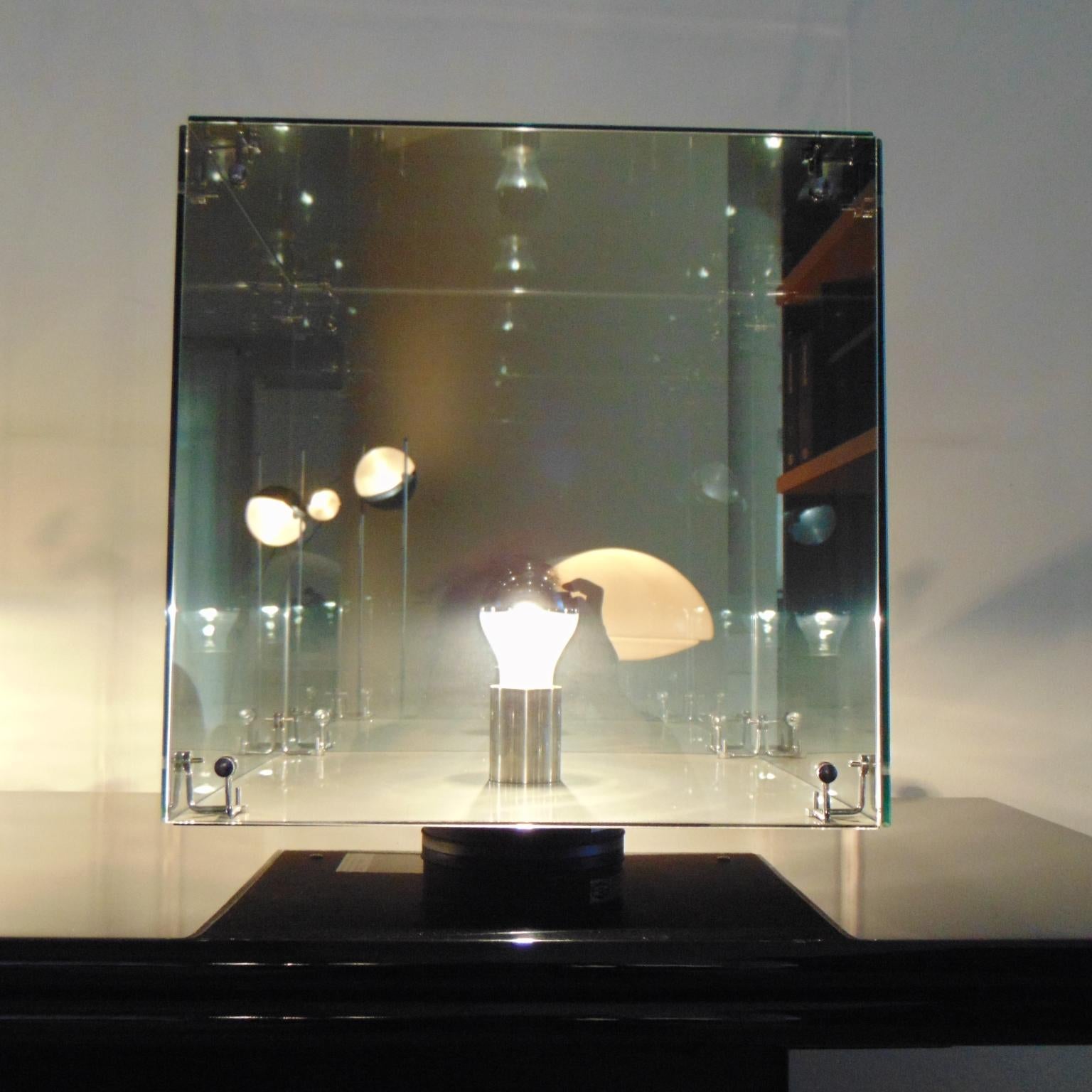 1972 A.R.D.I.T.I. Large Mirrorpan Table Lamp Prismar 3 by Sormani Nucleo, Italy 1