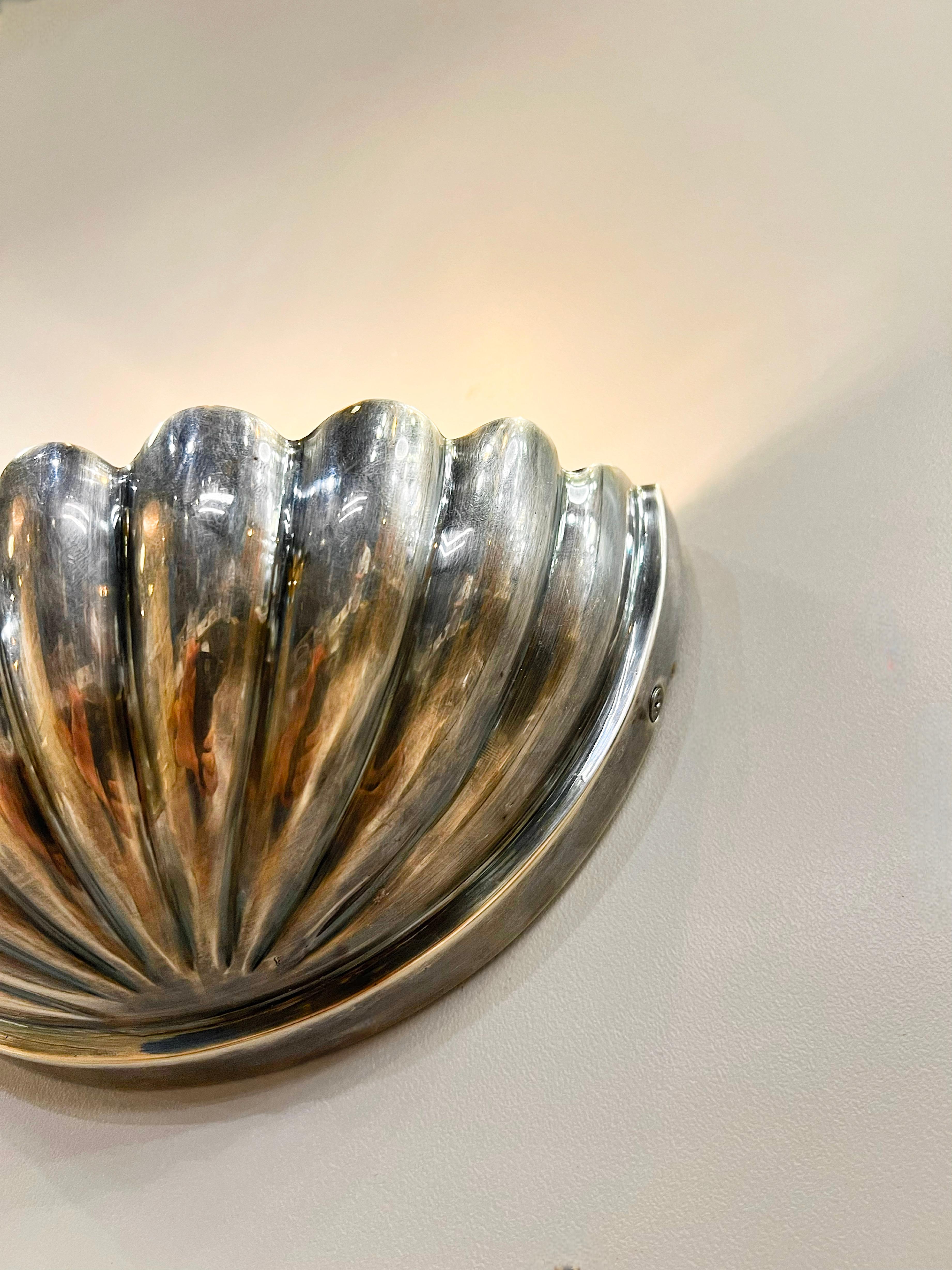Mid-Century moderno Ardium Shell, applique da parete in fusione d'ottone in stile metà secolo in vendita