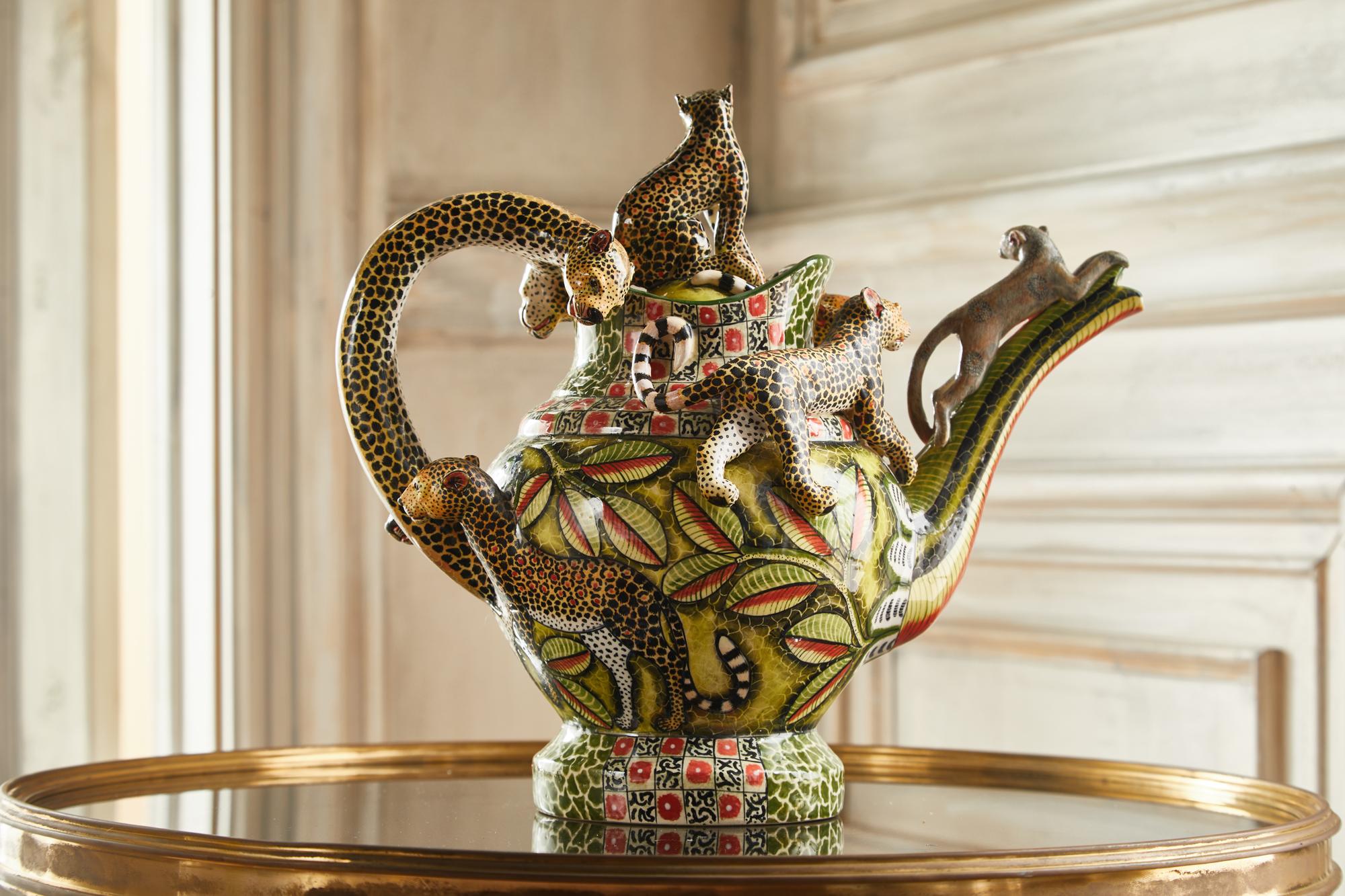 This teapot inspires us of the fantasy world of Ardmore, where leopards are in perfect harmony with nature. The lush foliage and exuberant patterns showcase Ardmore's extravagant yet peaceful wilderness.

These masterpieces are individually made