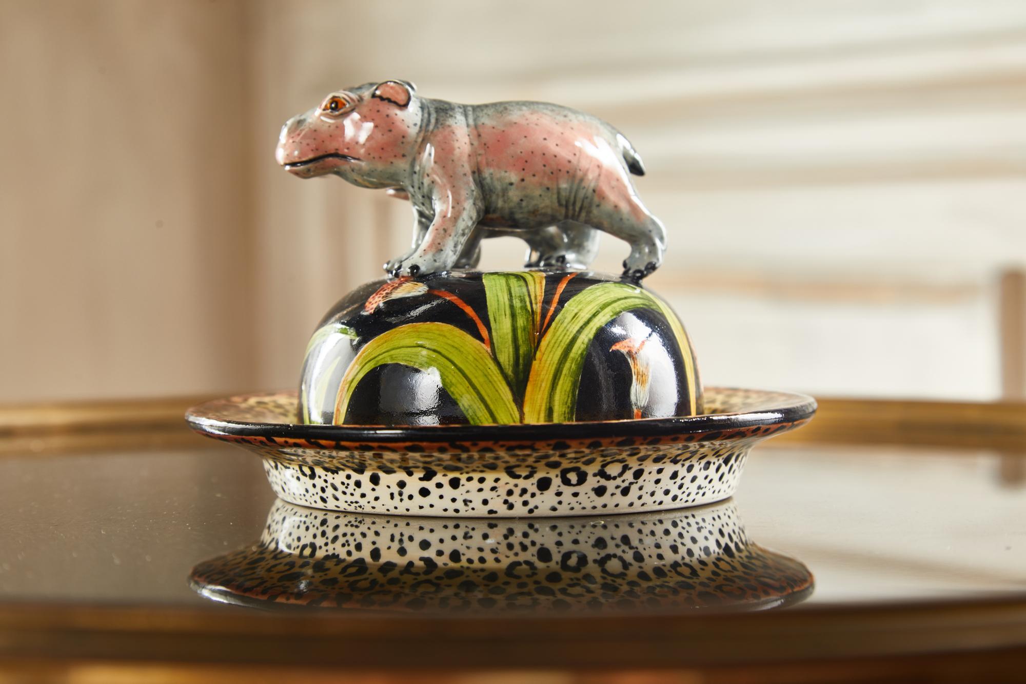 Assiette Hippo en céramique Ardmore Neuf - En vente à Jersey City, NJ