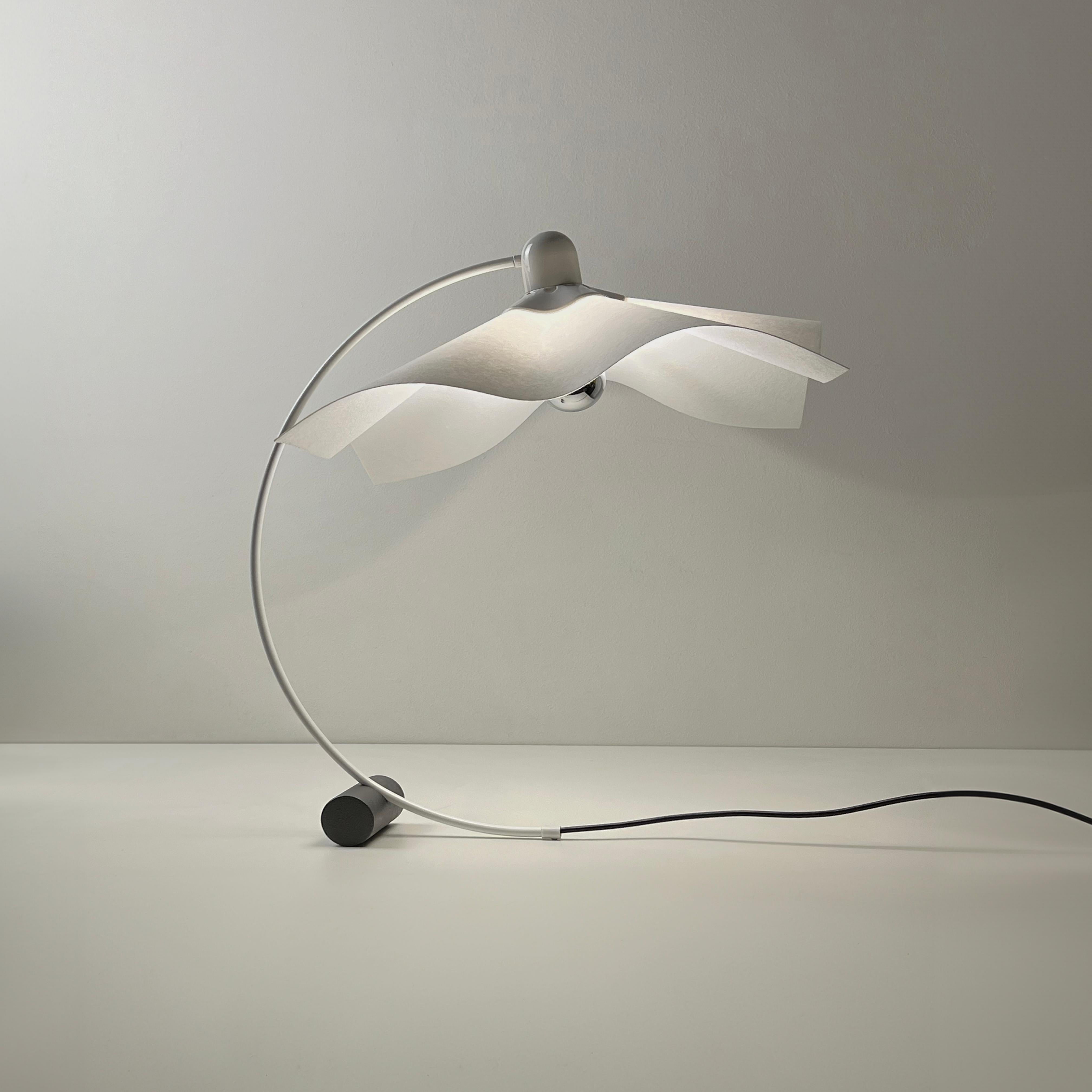 Area 50 Curva-Tischlampe entworfen von Mario Bellini für Artemide, Italien 1970er Jahre (Italienisch) im Angebot