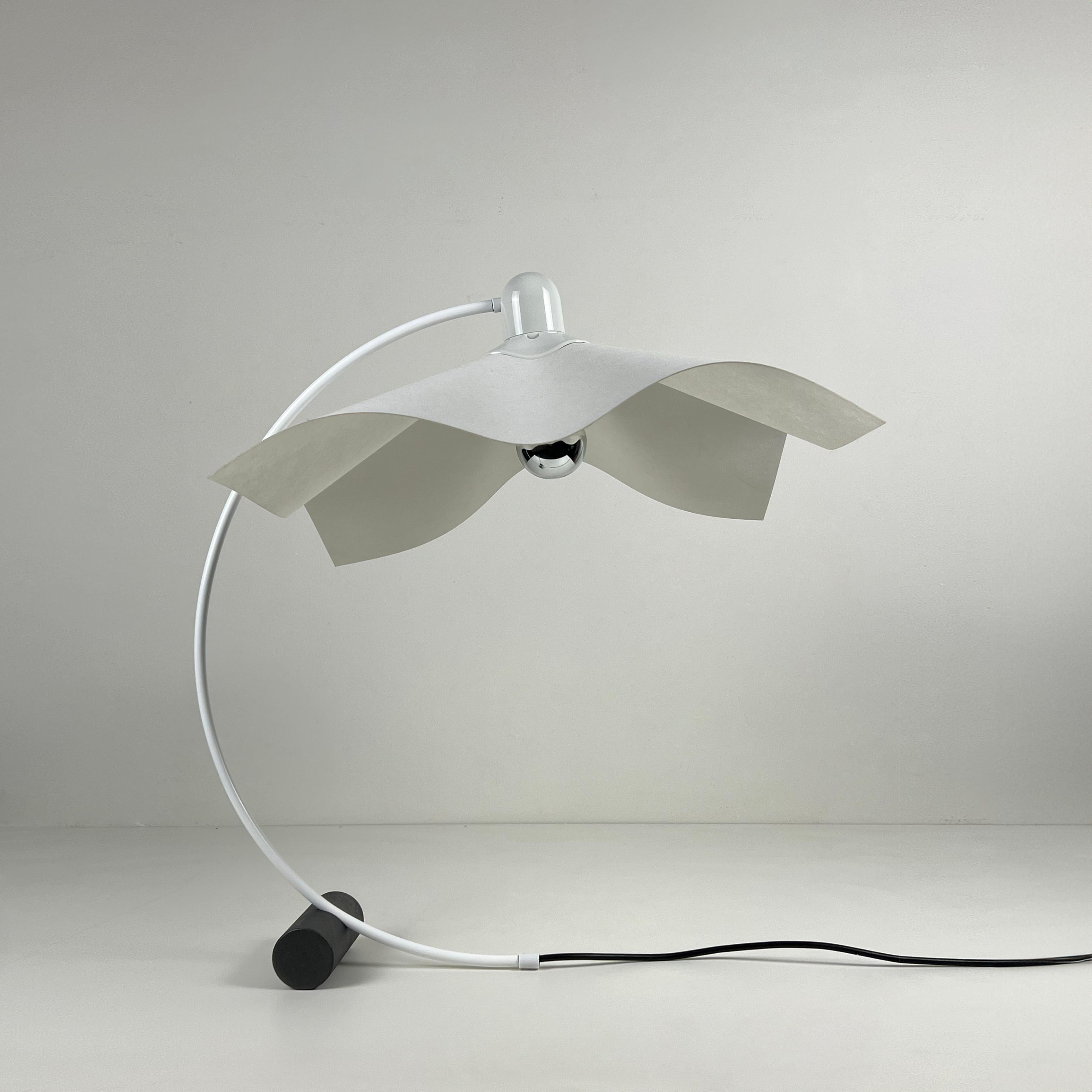 Area 50 Curva-Tischlampe entworfen von Mario Bellini für Artemide, Italien 1970er Jahre (Ende des 20. Jahrhunderts) im Angebot